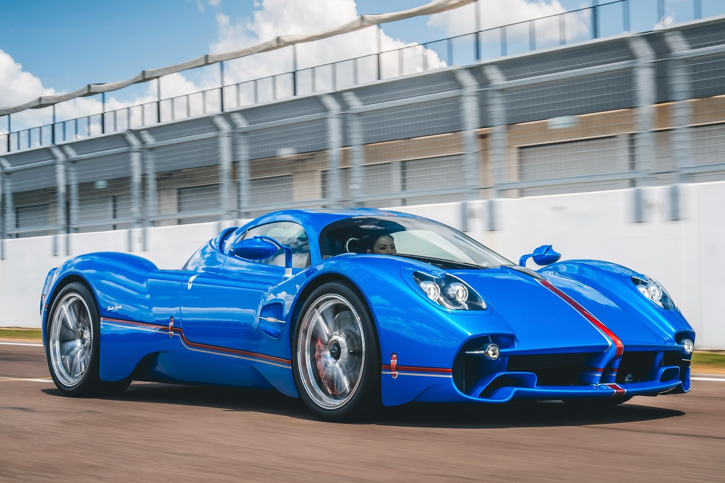 sieu xe,  hypercar,  singapore,  dai gia,  nu dai gia,  pagani,  huayra,  utopia,  zonda,  pagani utopia,  gumball 3000,  v12,  amg,  Amanda Toh Steckler,  doanh nhan,  mclaren anh 13