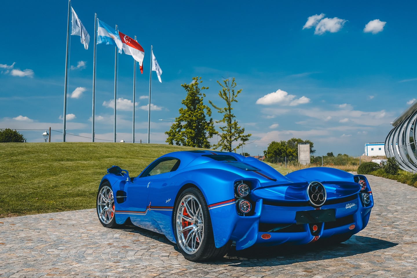 sieu xe,  hypercar,  singapore,  dai gia,  nu dai gia,  pagani,  huayra,  utopia,  zonda,  pagani utopia,  gumball 3000,  v12,  amg,  Amanda Toh Steckler,  doanh nhan,  mclaren anh 3