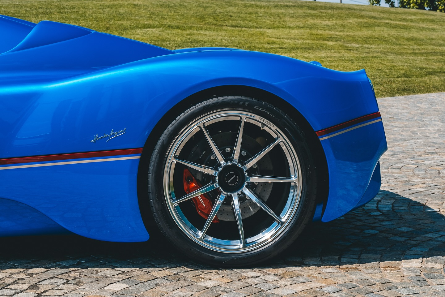 sieu xe,  hypercar,  singapore,  dai gia,  nu dai gia,  pagani,  huayra,  utopia,  zonda,  pagani utopia,  gumball 3000,  v12,  amg,  Amanda Toh Steckler,  doanh nhan,  mclaren anh 7