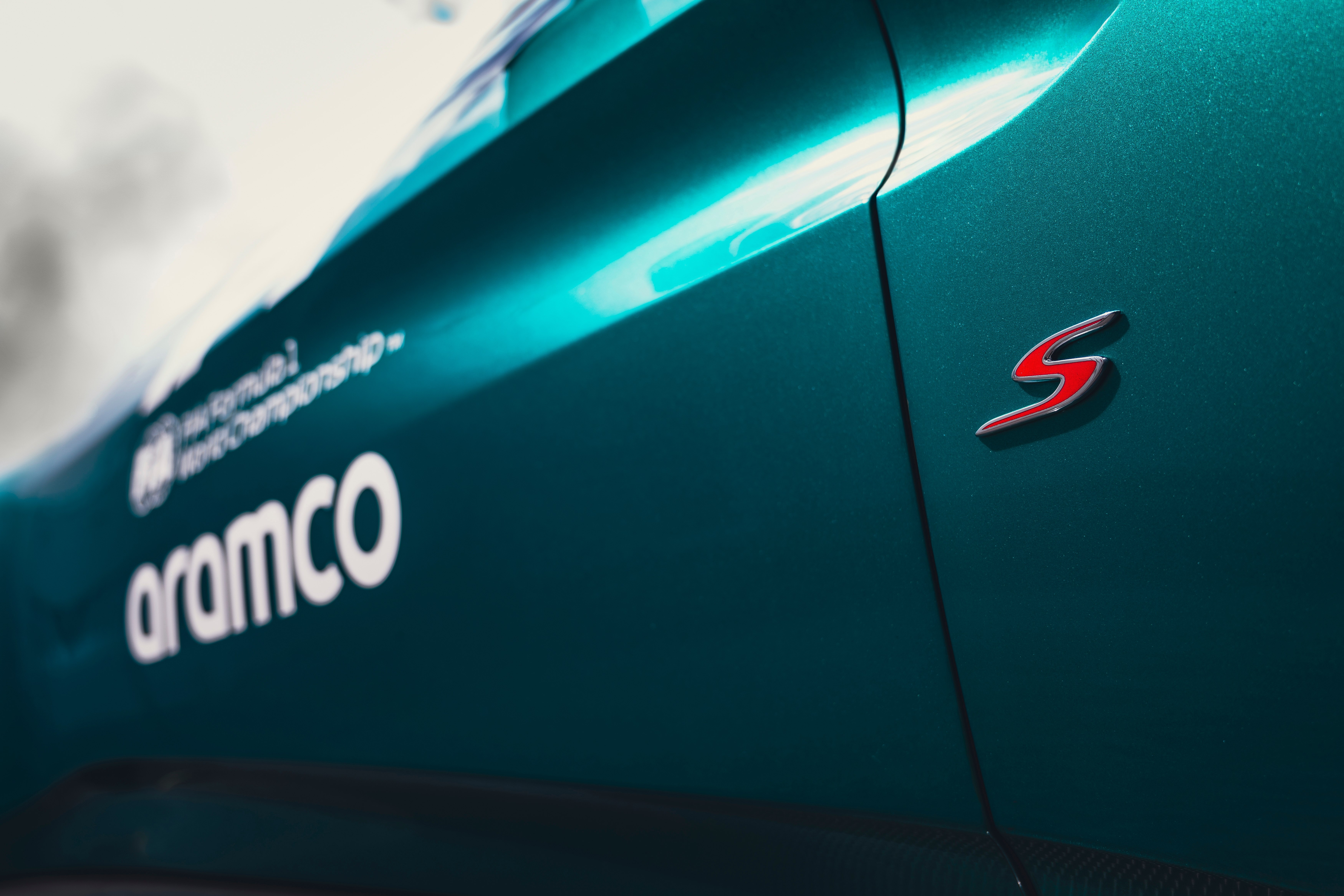sieu xe,  aston martin,  vantage,  aston martin vantage,  vantage s,  aston martin vantage s,  safety car,  xe an toan,  f1,  medical car,  xe y te,  dbx s,  dbx707 anh 7