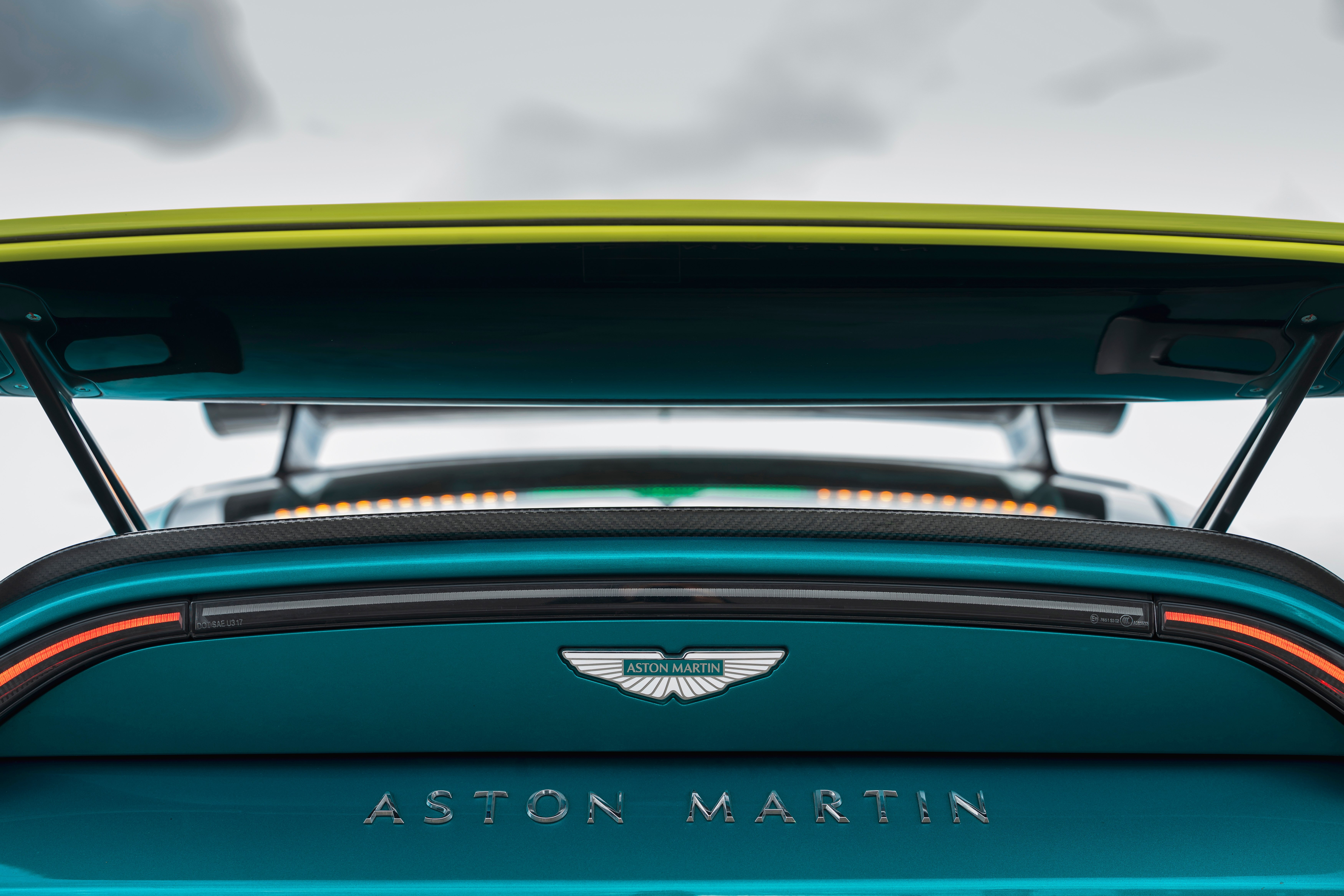 sieu xe,  aston martin,  vantage,  aston martin vantage,  vantage s,  aston martin vantage s,  safety car,  xe an toan,  f1,  medical car,  xe y te,  dbx s,  dbx707 anh 6