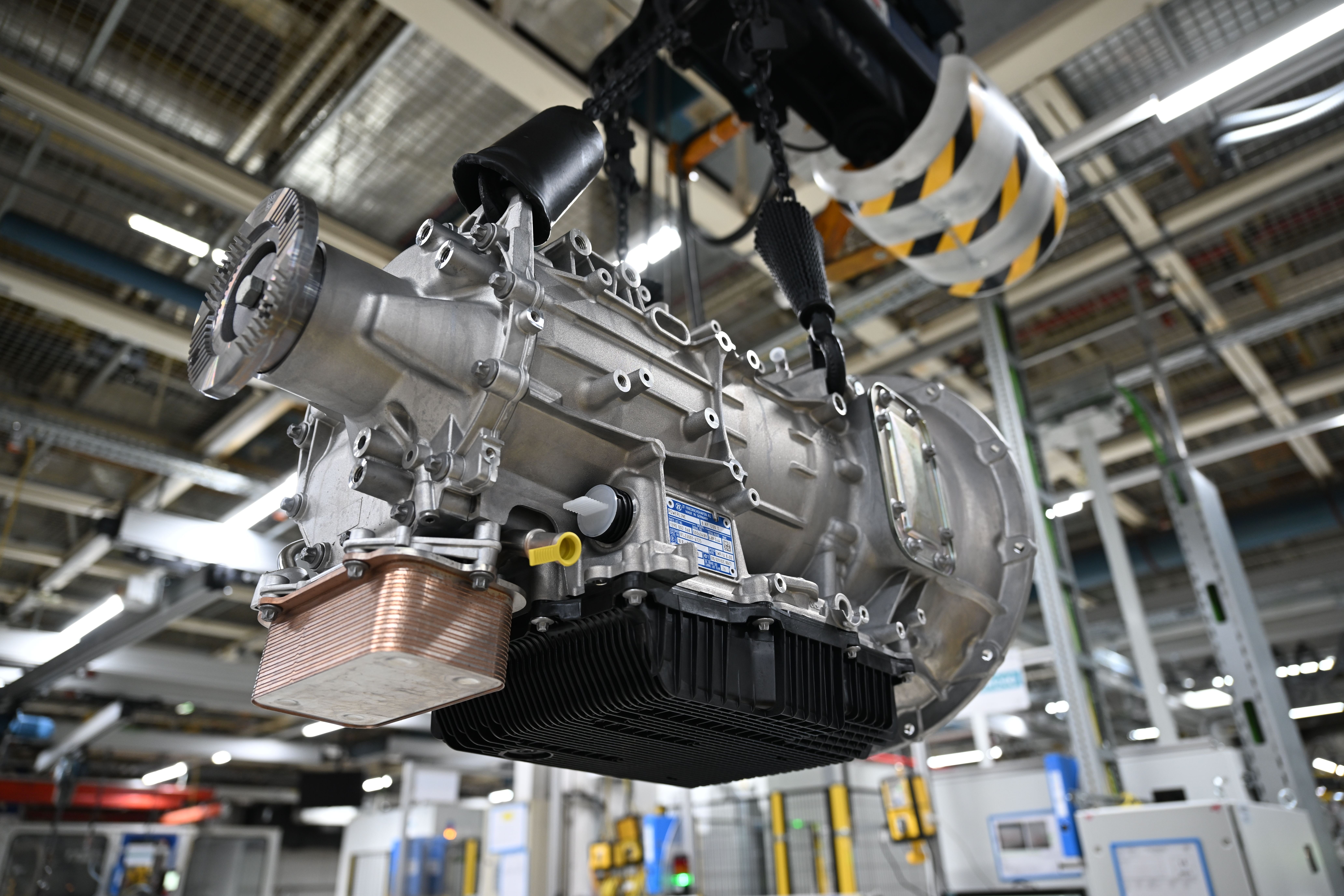 cat giam,  viec lam,  cat giam viec lam,  zf,  ZF Friedrichshafen,  phu kien,  linh kien,  oto,  chau au,  bosch,  thoi viec anh 2