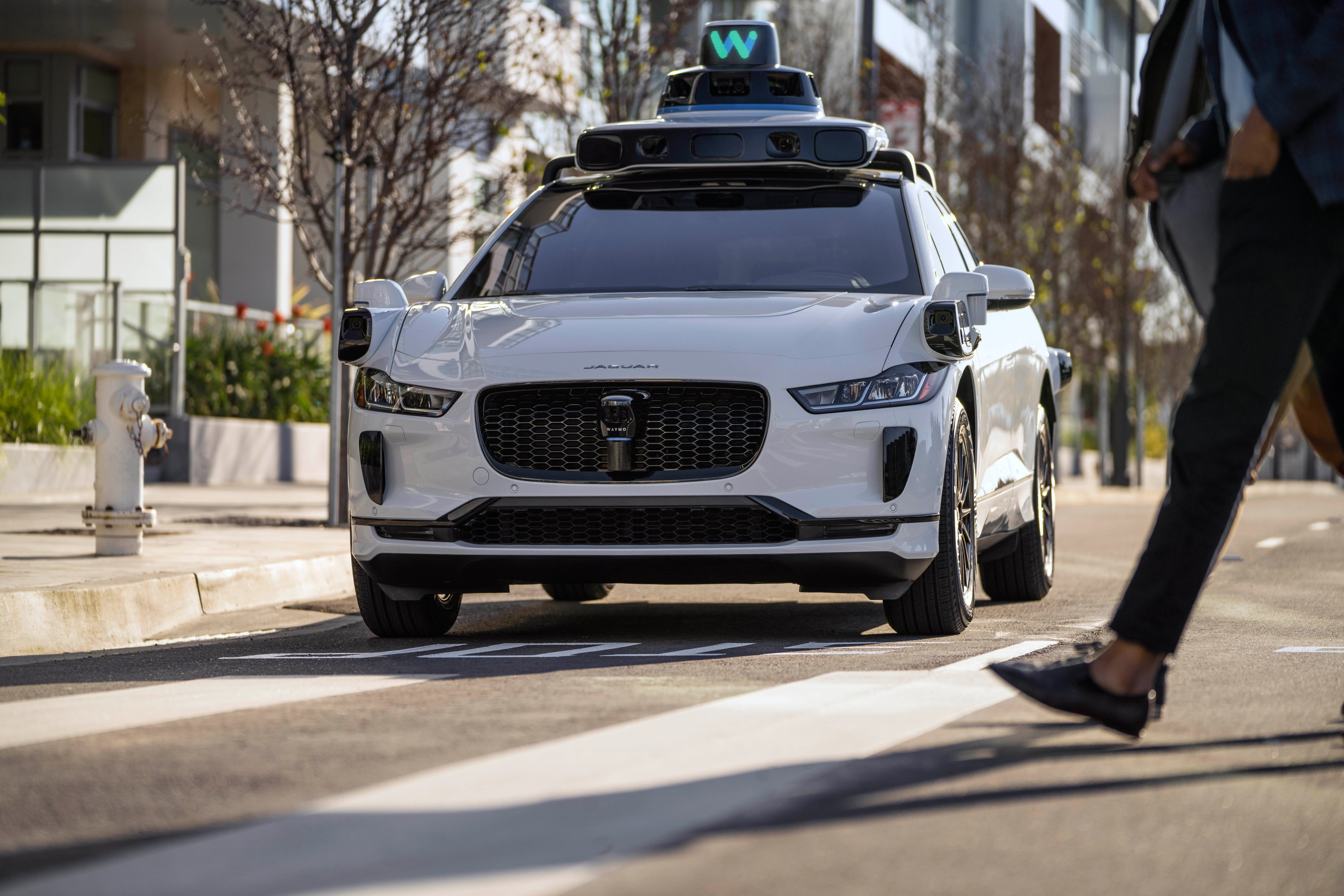 xe dien,  ev,  tu hanh,  taxi,  taxi tu hanh,  tu lai,  taxi tu lai,  robotaxi,  jaguar,  jaguar i-pace,  anh,  waymo,  tesla,  baidu,  lyft anh 5