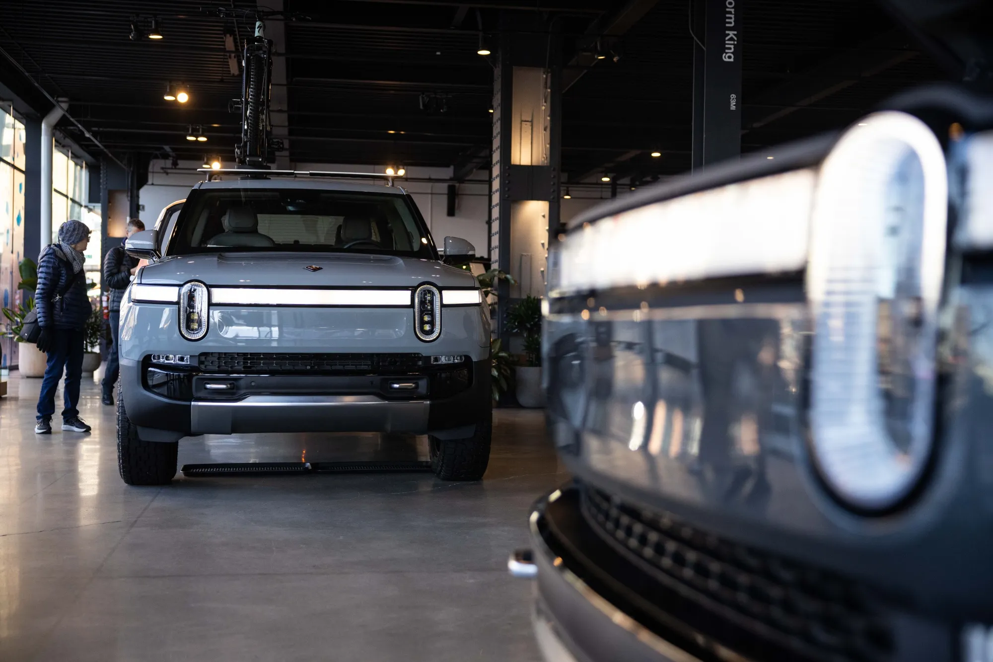 rivian,  xe dien,  ev,  r1,  r1t,  r1s,  r3,  r2,  rivian r1,  rivian r1s,  rivian r1t,  rivian r2,  rivian r3,  sa thai,  thoi viec,  thue quan,  tin dung thue,  thue,  trump,  donald trump anh 2