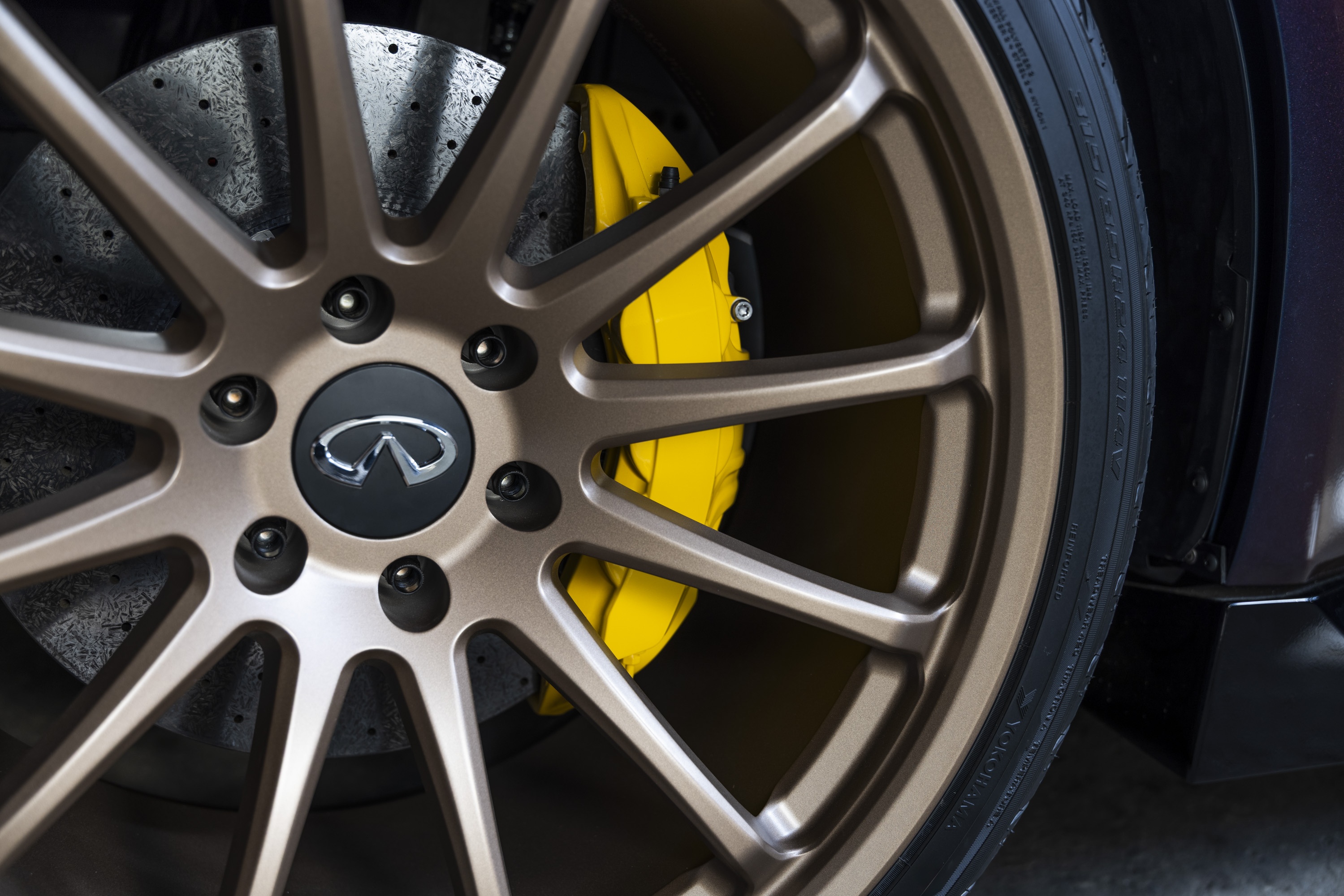 suv,  siêu xe,  nissan,  nissan gt-r,  gt-r,  infiniti,  infiniti qx80,  qx80,  qx80 r-spec ảnh 6 suv,  sieu xe,  nissan,  nissan gt-r,  gt-r,  infiniti,  infiniti qx80,  qx80,  qx80 r-spec anh 6