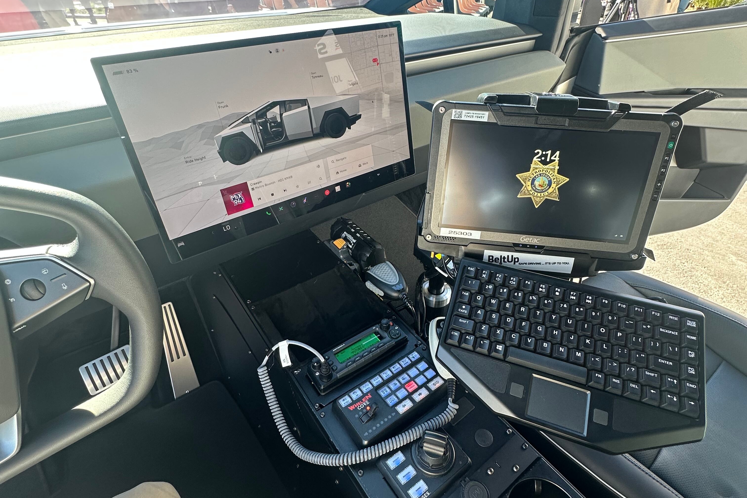 xe dien,  ev,  tesla,  tesla cybertruck,  xe canh sat,  canh sat,  canh sat my,  nevada,  my,  las vegas,  lvmpd anh 9