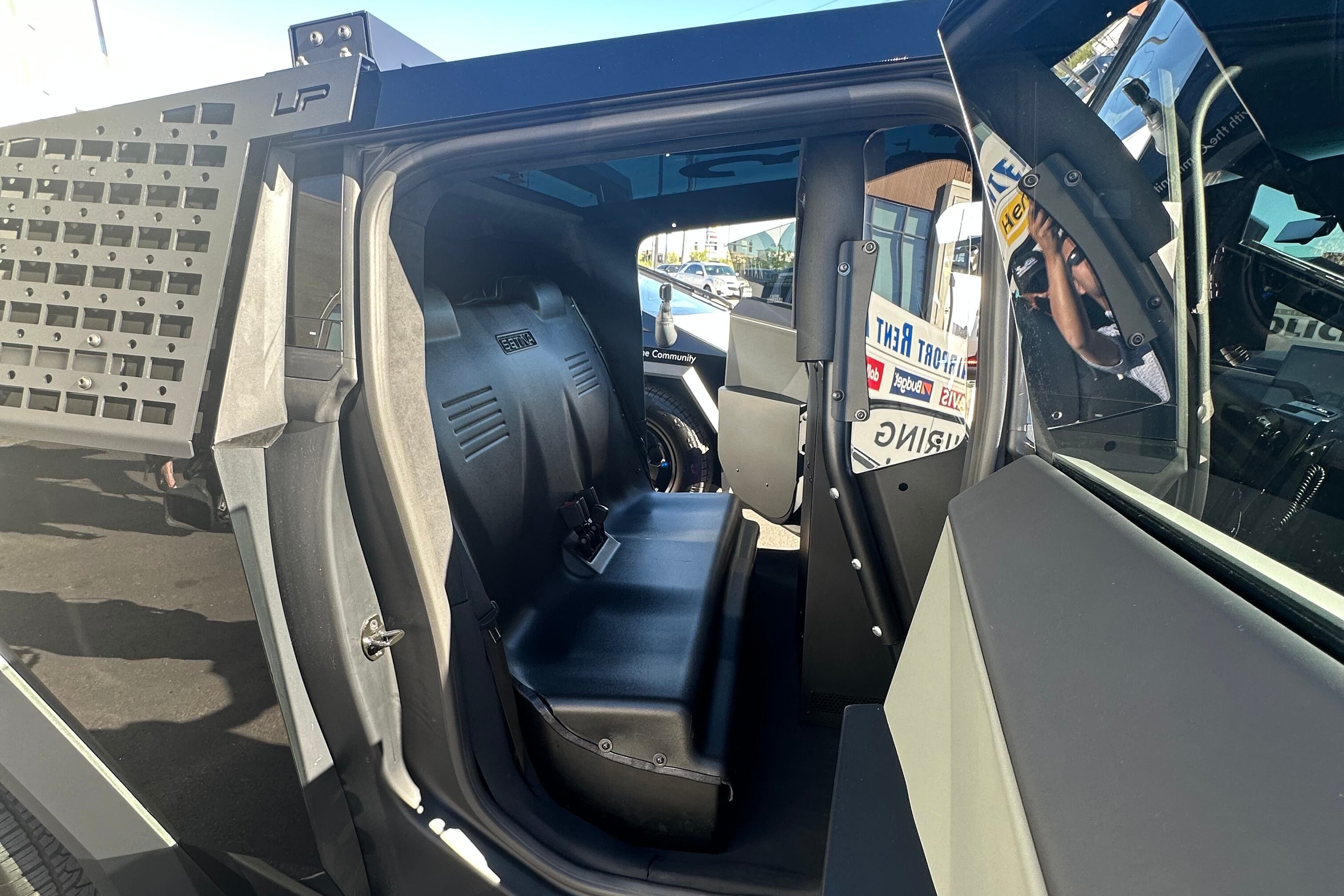 xe dien,  ev,  tesla,  tesla cybertruck,  xe canh sat,  canh sat,  canh sat my,  nevada,  my,  las vegas,  lvmpd anh 10