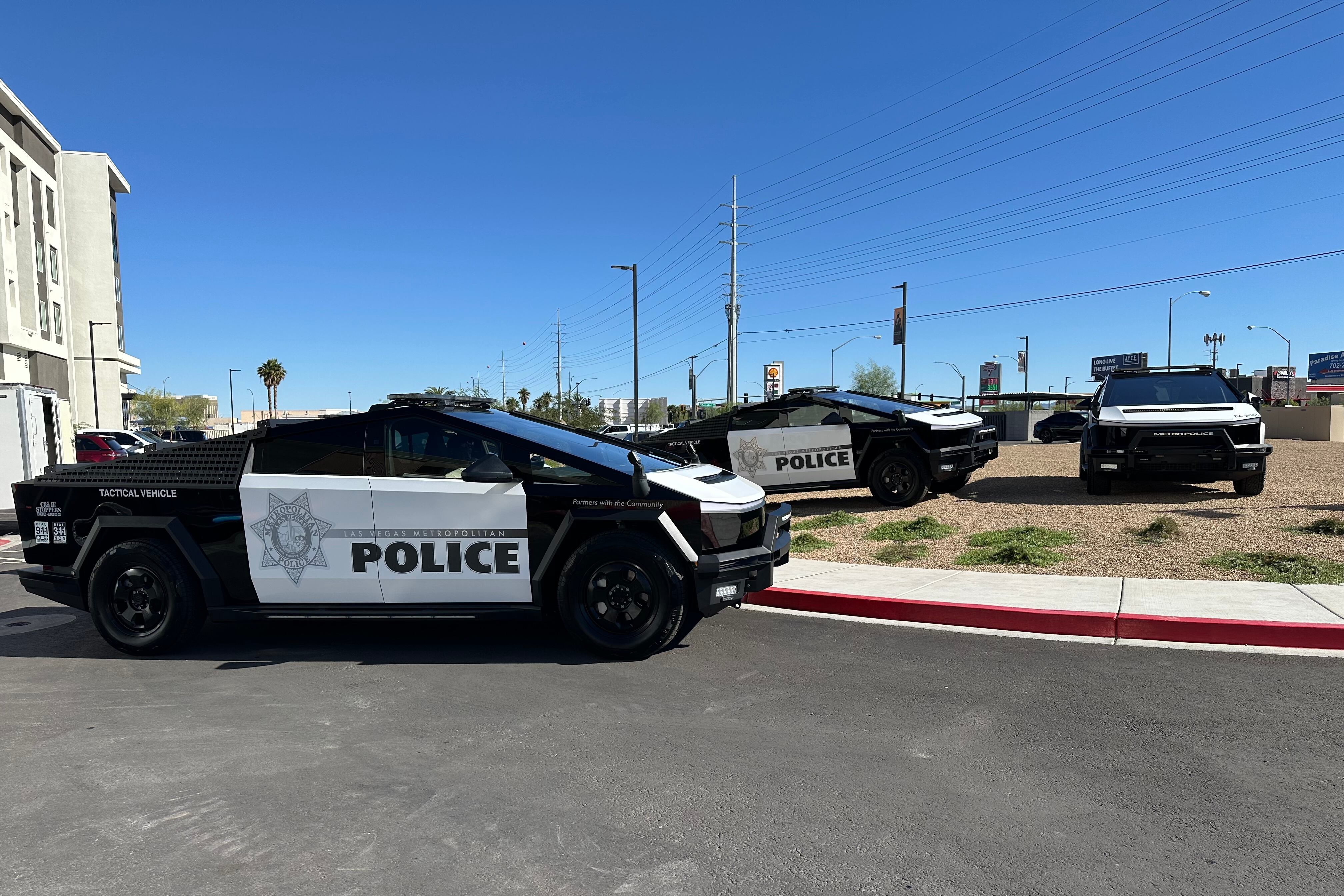 xe dien,  ev,  tesla,  tesla cybertruck,  xe canh sat,  canh sat,  canh sat my,  nevada,  my,  las vegas,  lvmpd anh 13