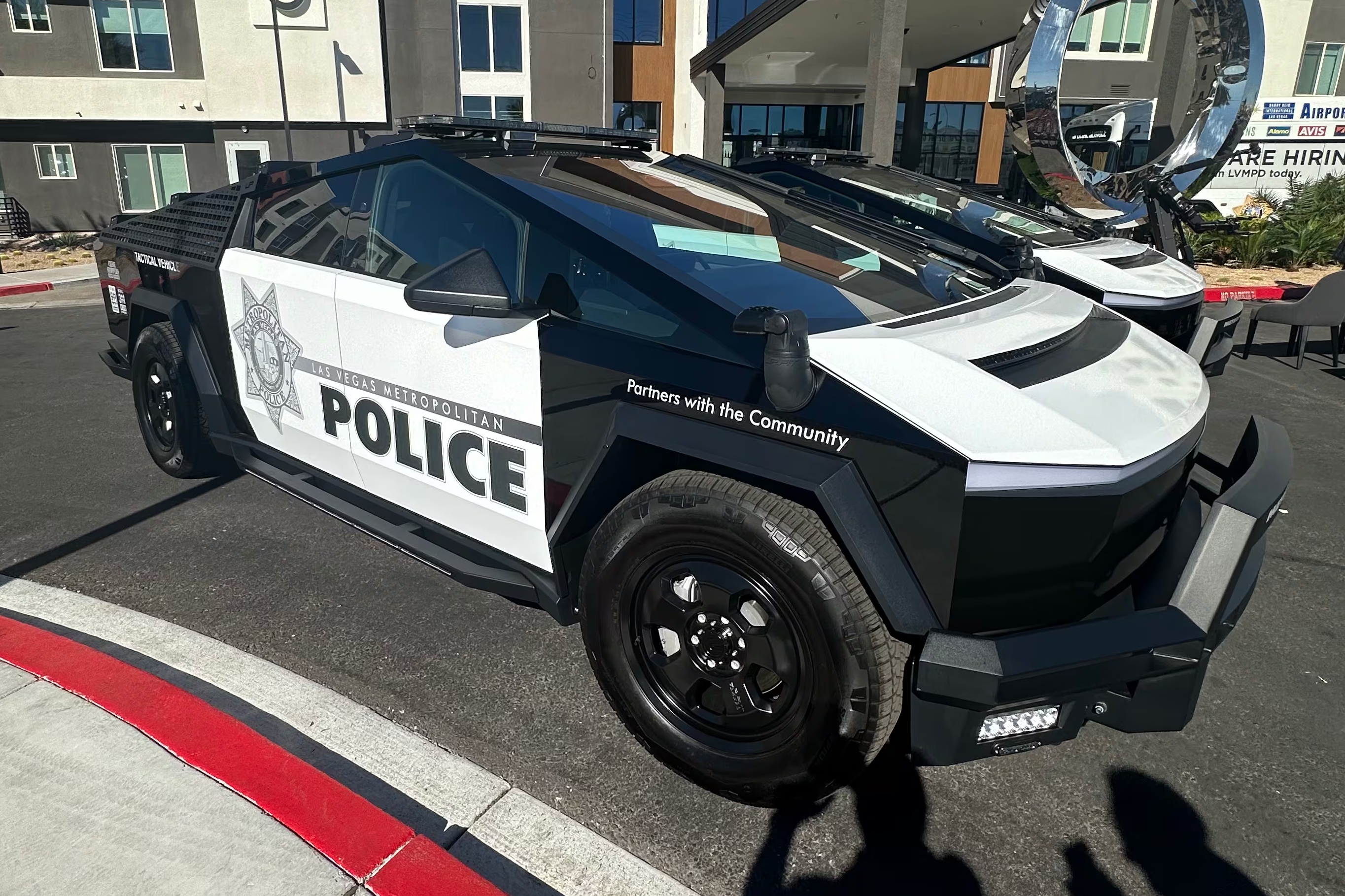 xe dien,  ev,  tesla,  tesla cybertruck,  xe canh sat,  canh sat,  canh sat my,  nevada,  my,  las vegas,  lvmpd anh 11