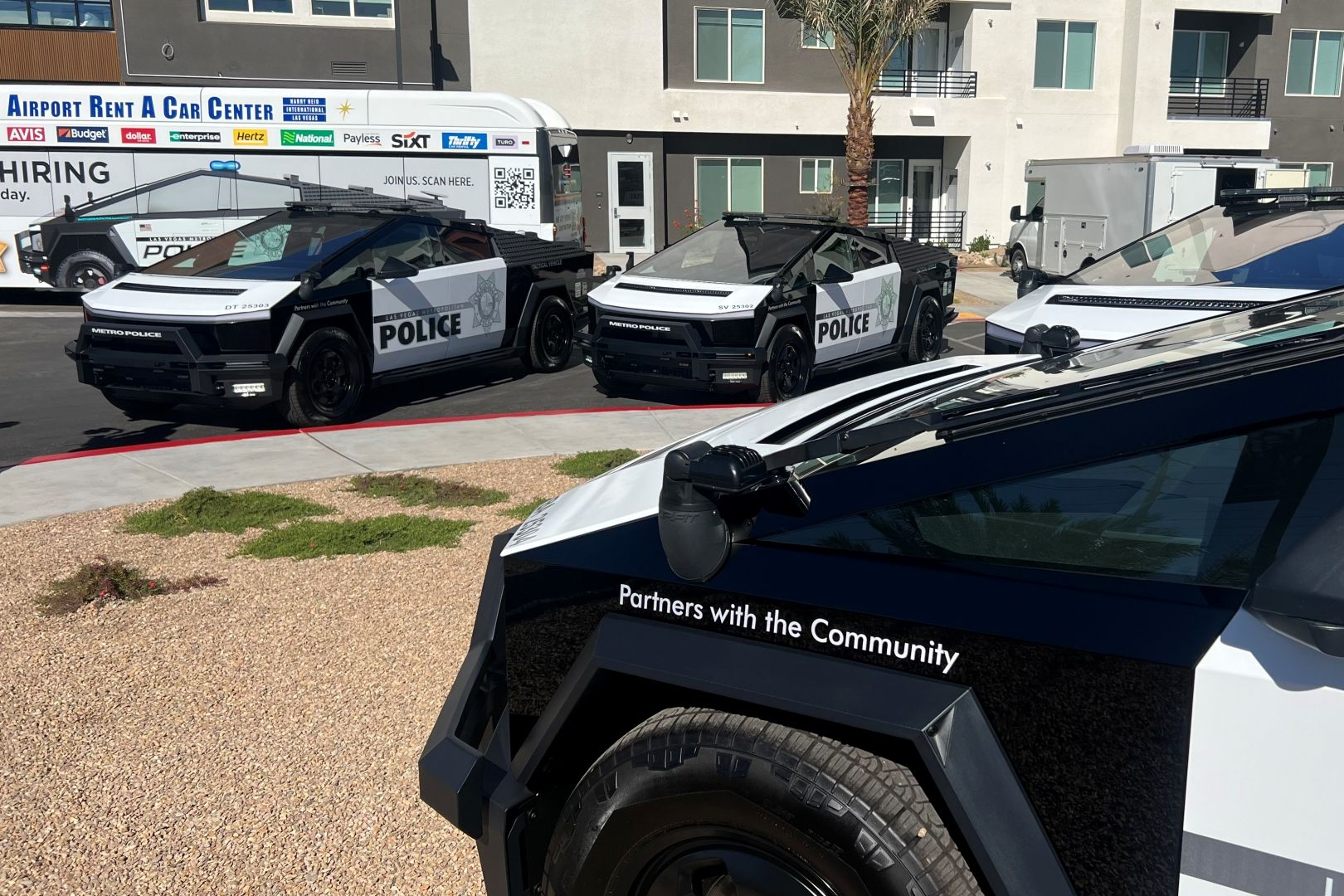 xe dien,  ev,  tesla,  tesla cybertruck,  xe canh sat,  canh sat,  canh sat my,  nevada,  my,  las vegas,  lvmpd anh 3