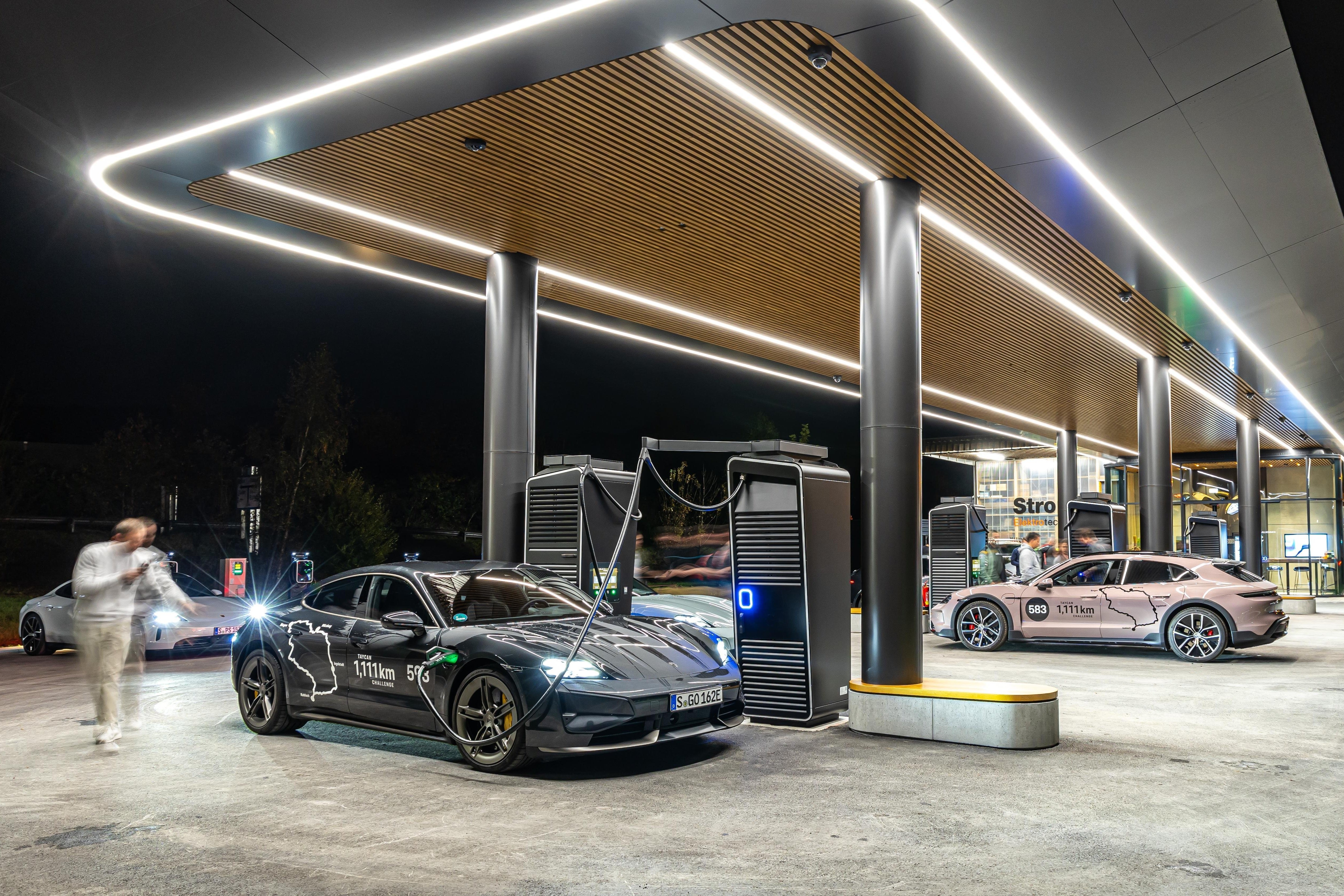 porsche,  xe dien,  ev,  porsche taycan,  taycan,  sac xe dien,  pin xe dien,  pin,  Kevin Giek anh 2