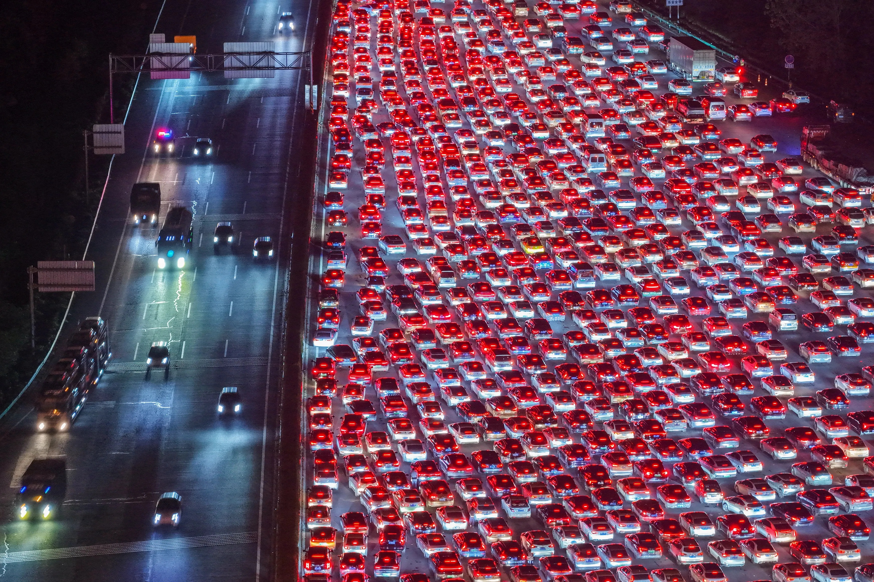 Xe dien khien nhu cau xang cua Trung Quoc lao doc hinh anh