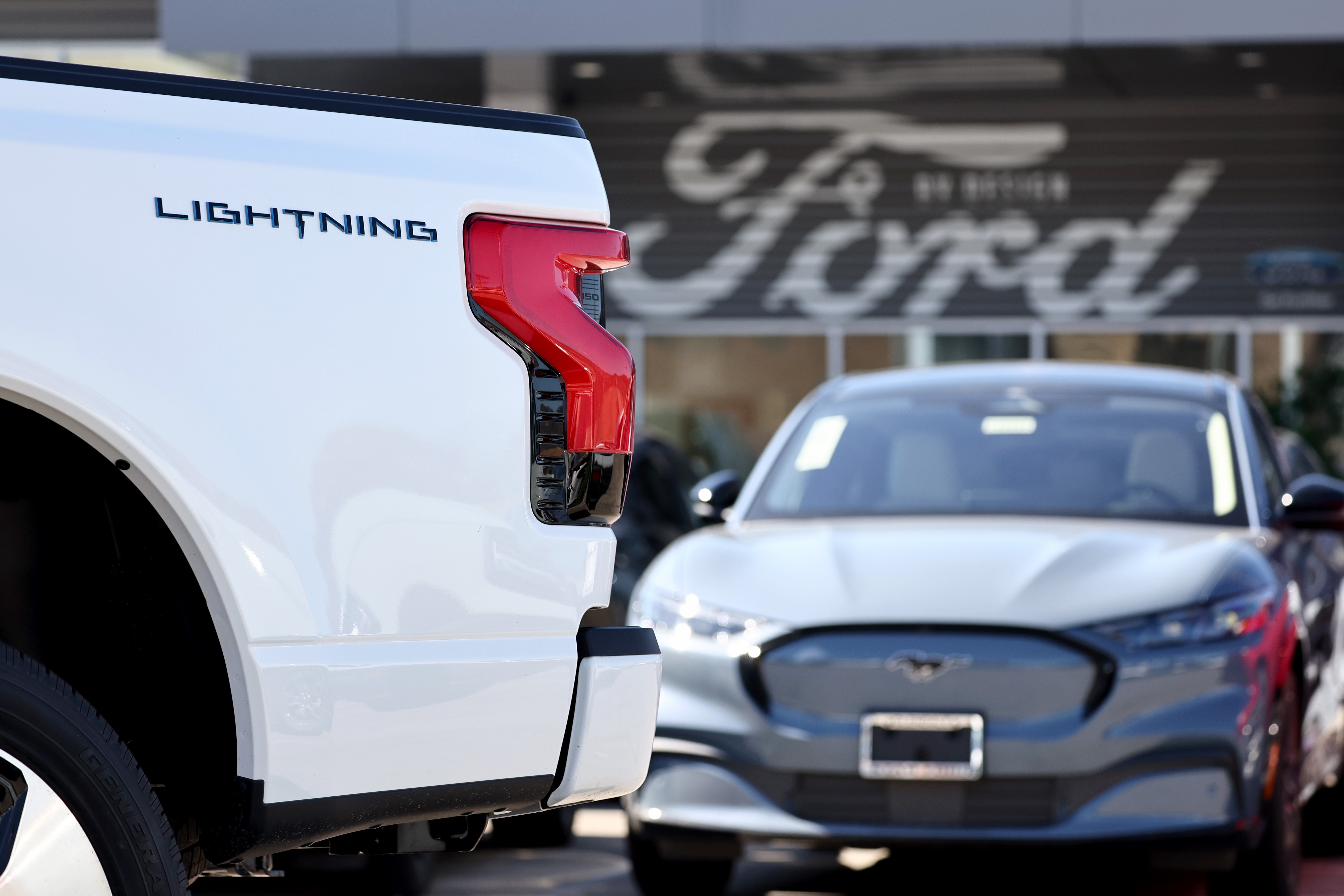 xe dien,  byd,  ev,  ha nhiet,  giam doanh so,  doanh so,  thi phan,  hybrid,  trung quoc,  my,  ford,  hyundai,  kia anh 3