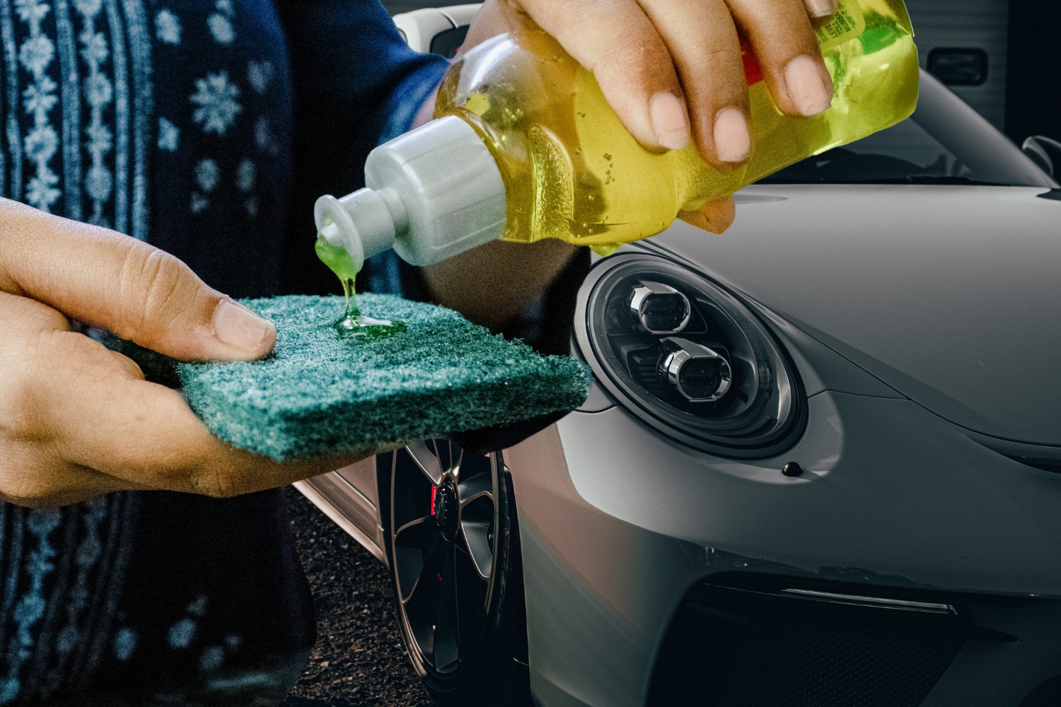 Dung nuoc rua chen de rua xe duoc khong? hinh anh