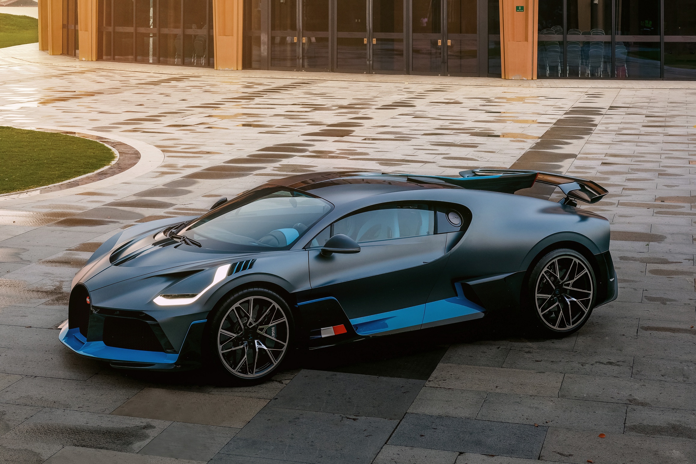 sieu xe,  bugatti,  trung quoc,  thuong hai,  bugatti thuong hai,  bugatti trung quoc,  bugatti divo,  divo,  tourbillon,  bugatti tourbillon anh 6