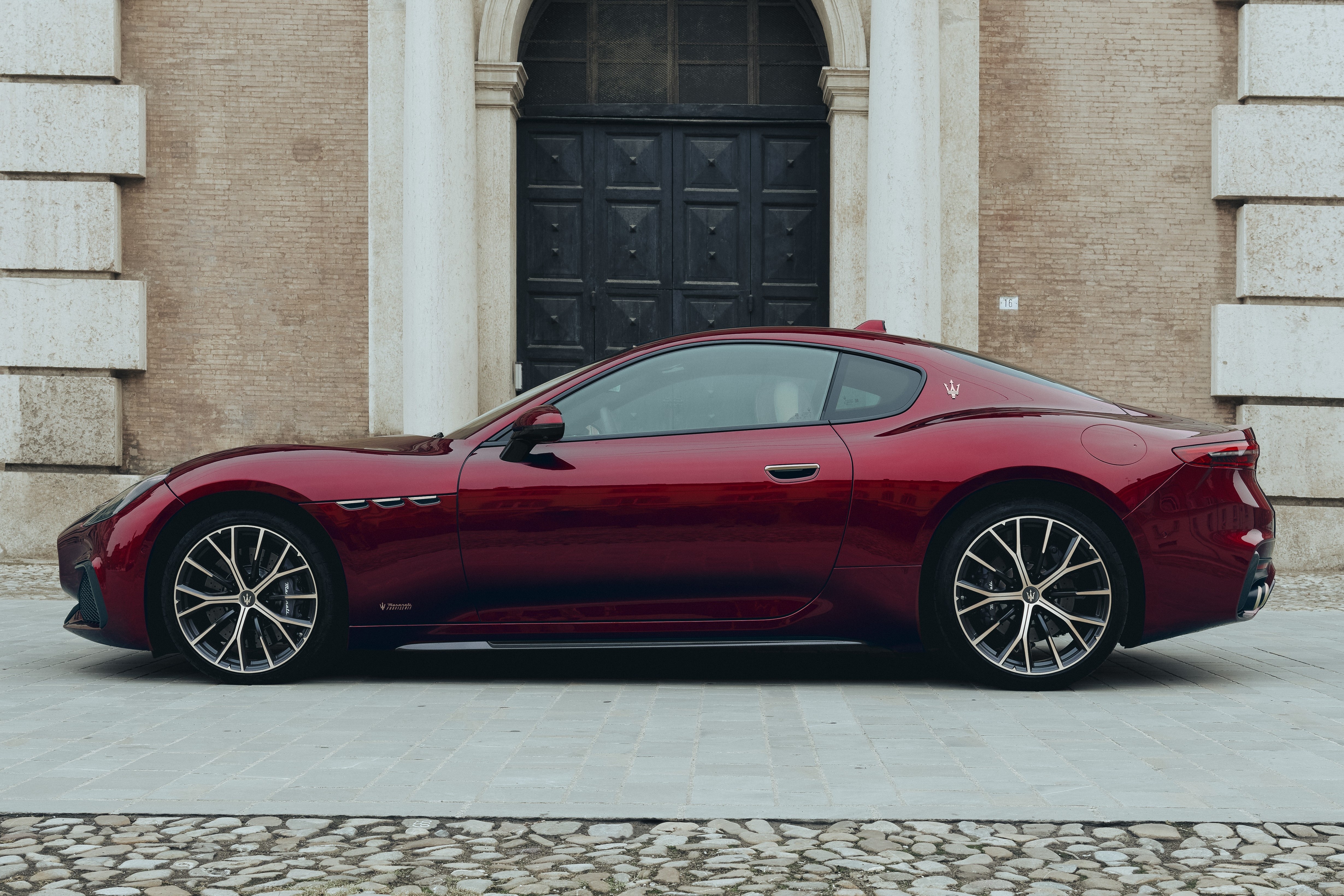 maserati,  granturismo,  grancabrio,  maserati granturismo,  maserati grancabrio,  xe the thao,  italy,  doc ban,  doc nhat,  Meccanica Lirica,  GranTurismo Meccanica Lirica,  Fuoriserie anh 3