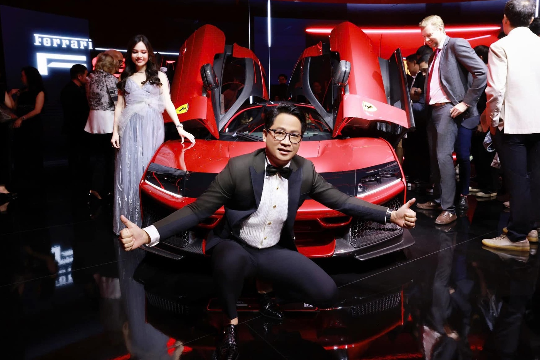 Dan sieu xe cua doanh nhan Hoang Kim Khanh - Mailisa hinh anh