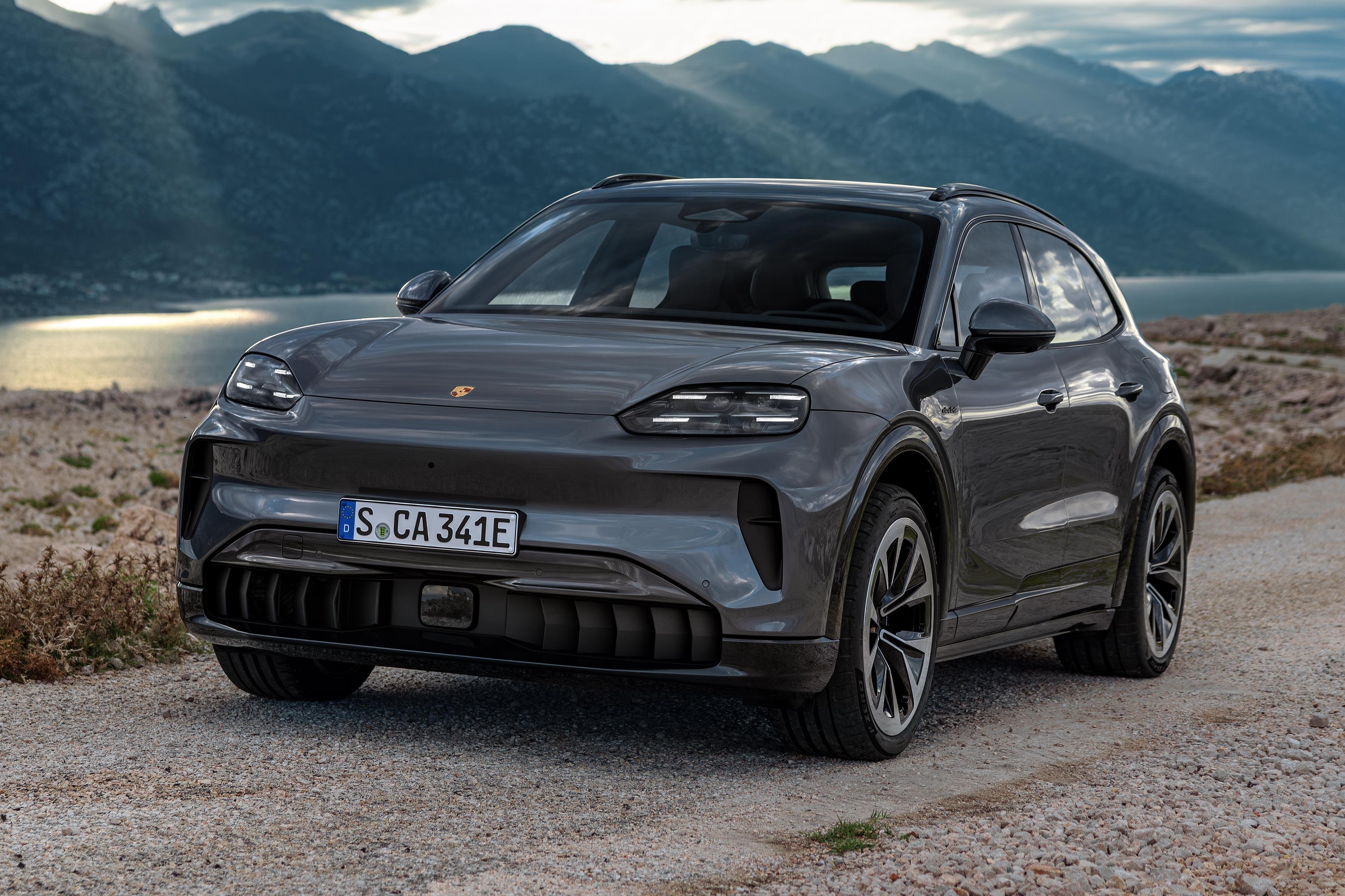 Porsche Cayenne cuoi cung da co phien ban thuan dien hinh anh