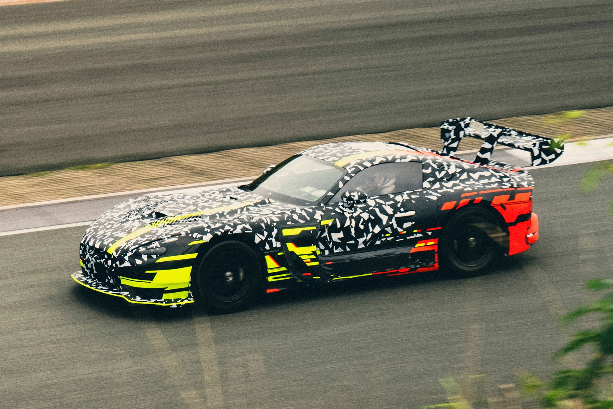 Xe dua Mercedes-Benz Concept AMG GT Track Sport bat ngo tai xuat hinh anh