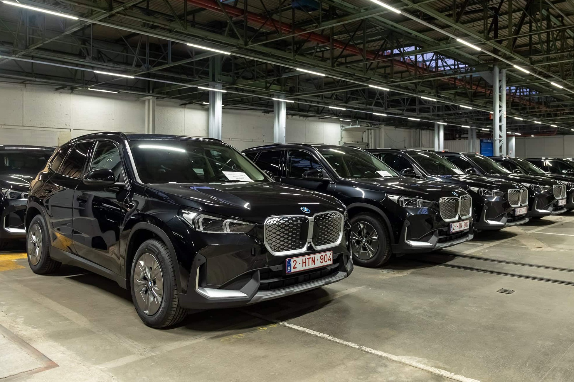 BMW 'ban lo' mot lan 723 xe dien hinh anh