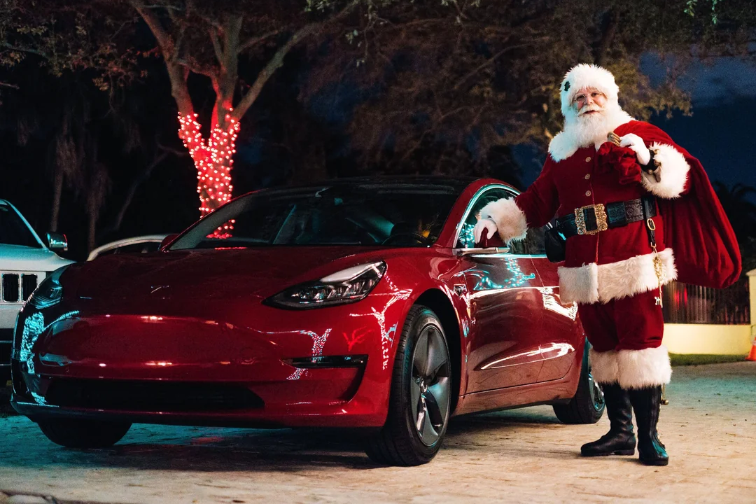 tesla,  giang sinh,  xe dien,  ev anh 1