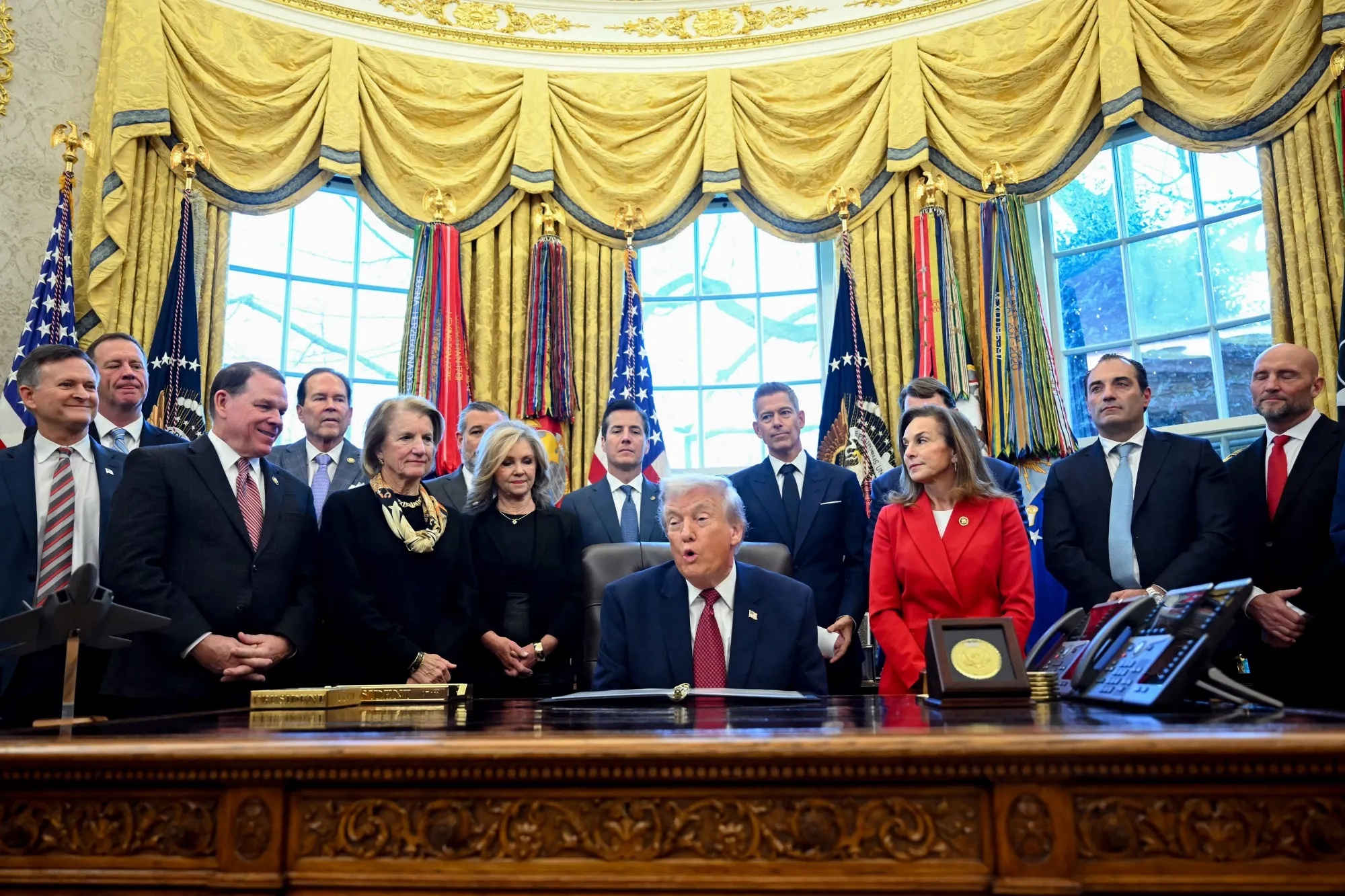 ford,  trump,  xe dien,  biden anh 1