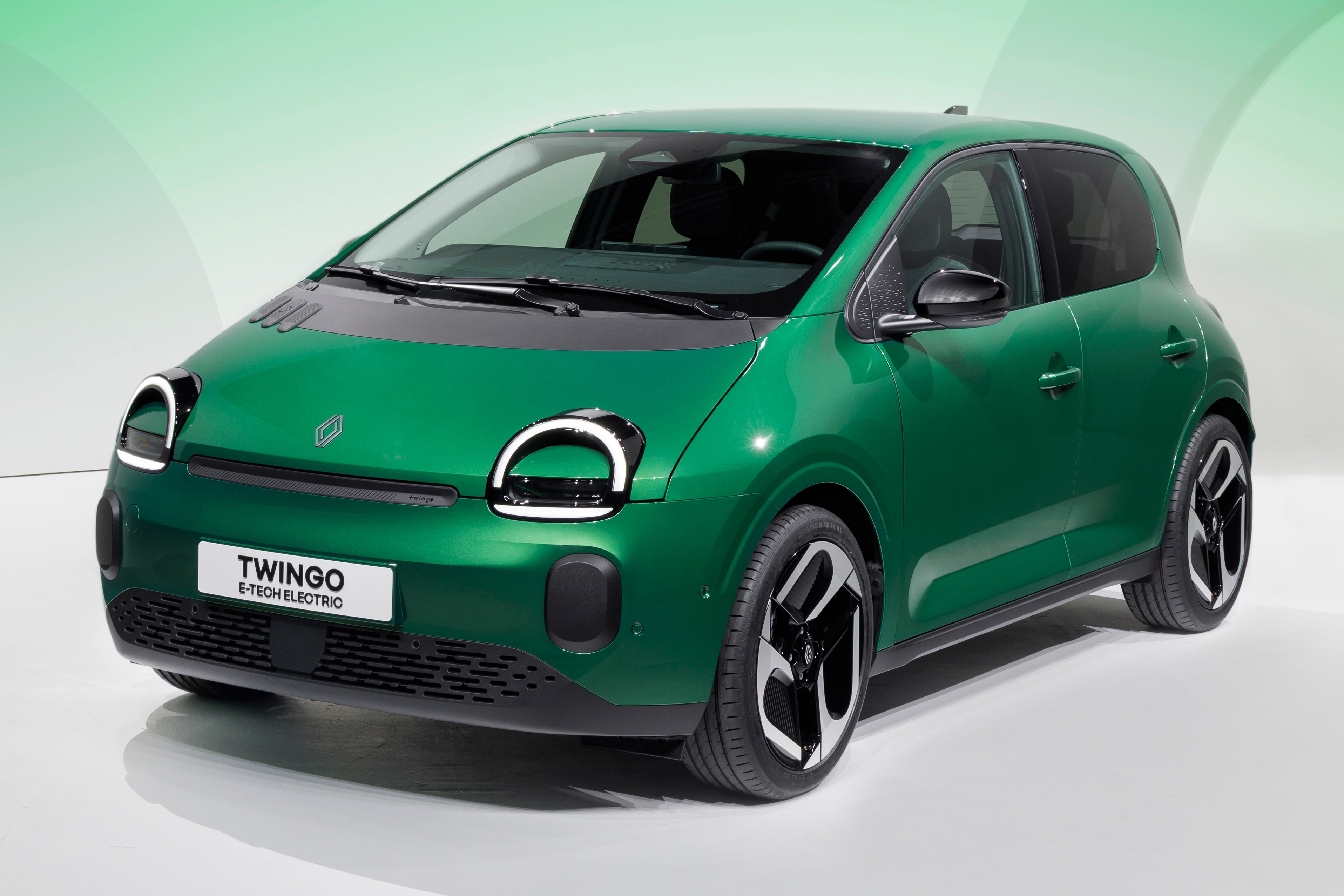 Ford bat tay Renault de doi pho lan song xe dien Trung Quoc gia re hinh anh