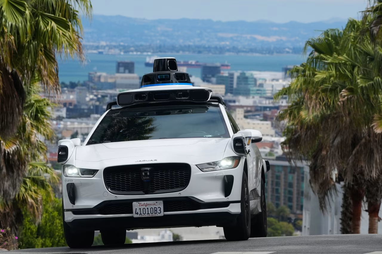 Chu cho cung bi xe tu hanh Waymo gay tai nan buoc phai an tu hinh anh