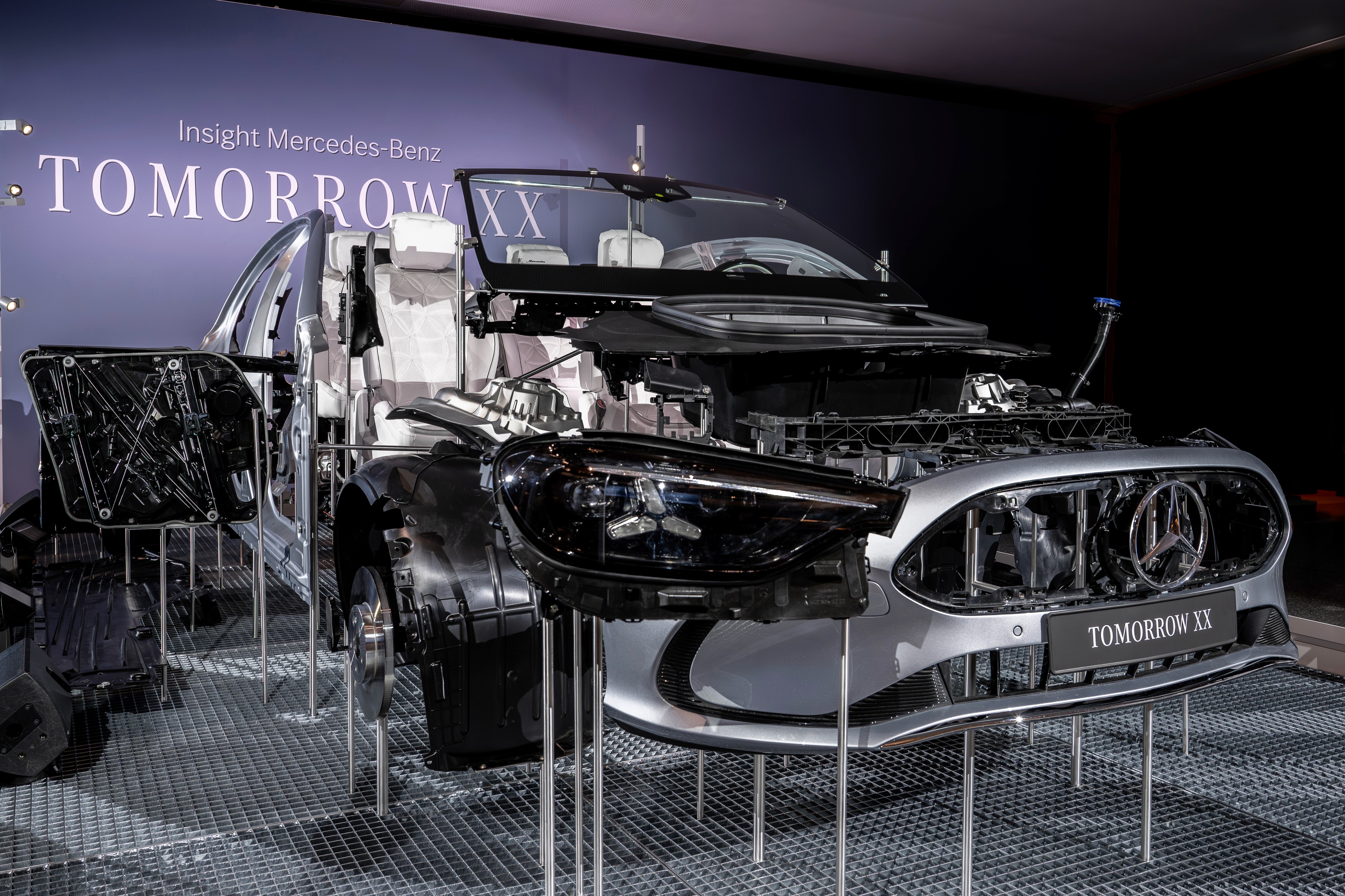 mercedes,  tomorrow xx,  tai che,  xe cu,  xe moi anh 1