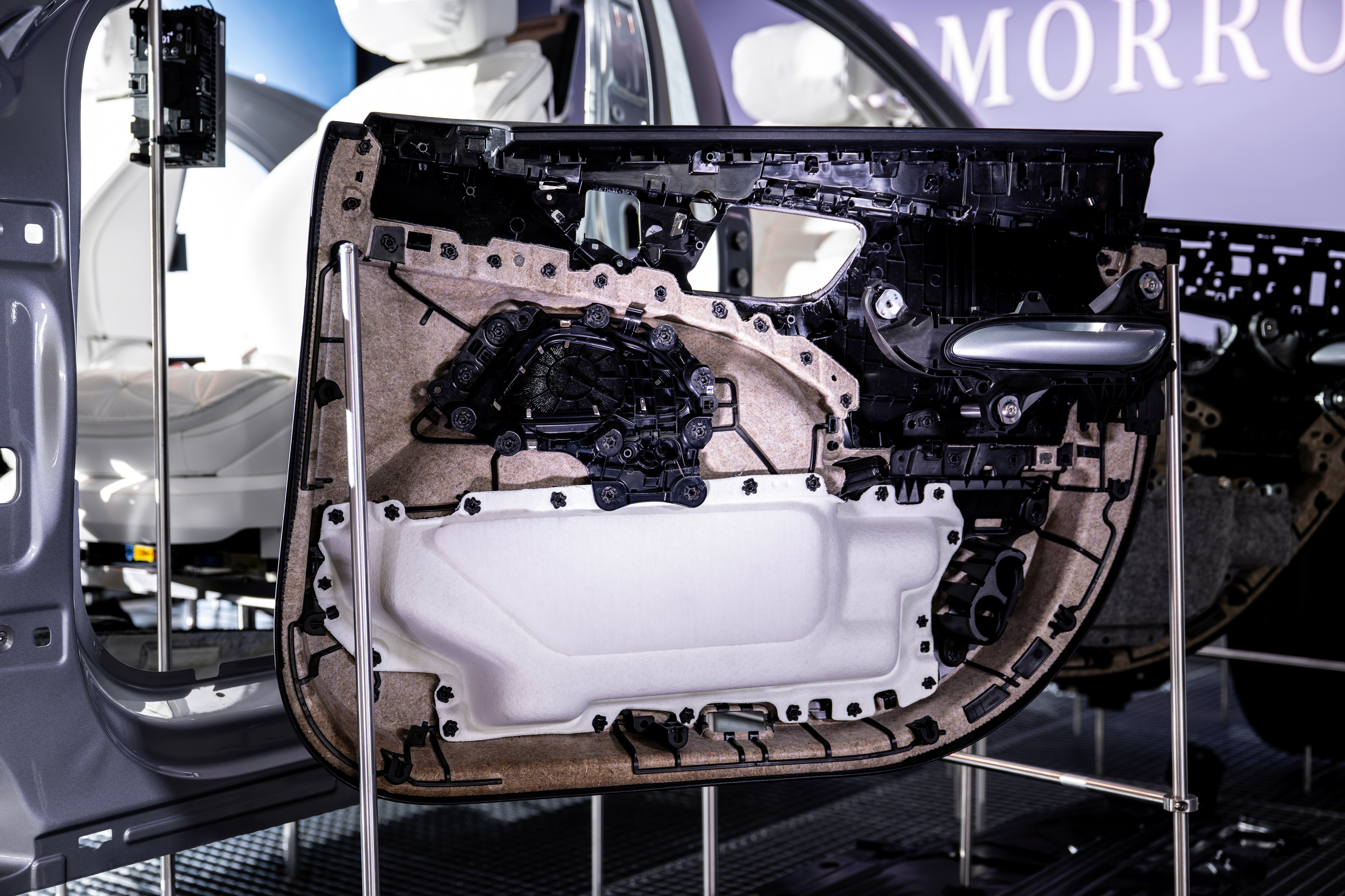 mercedes,  tomorrow xx,  tai che,  xe cu,  xe moi anh 5