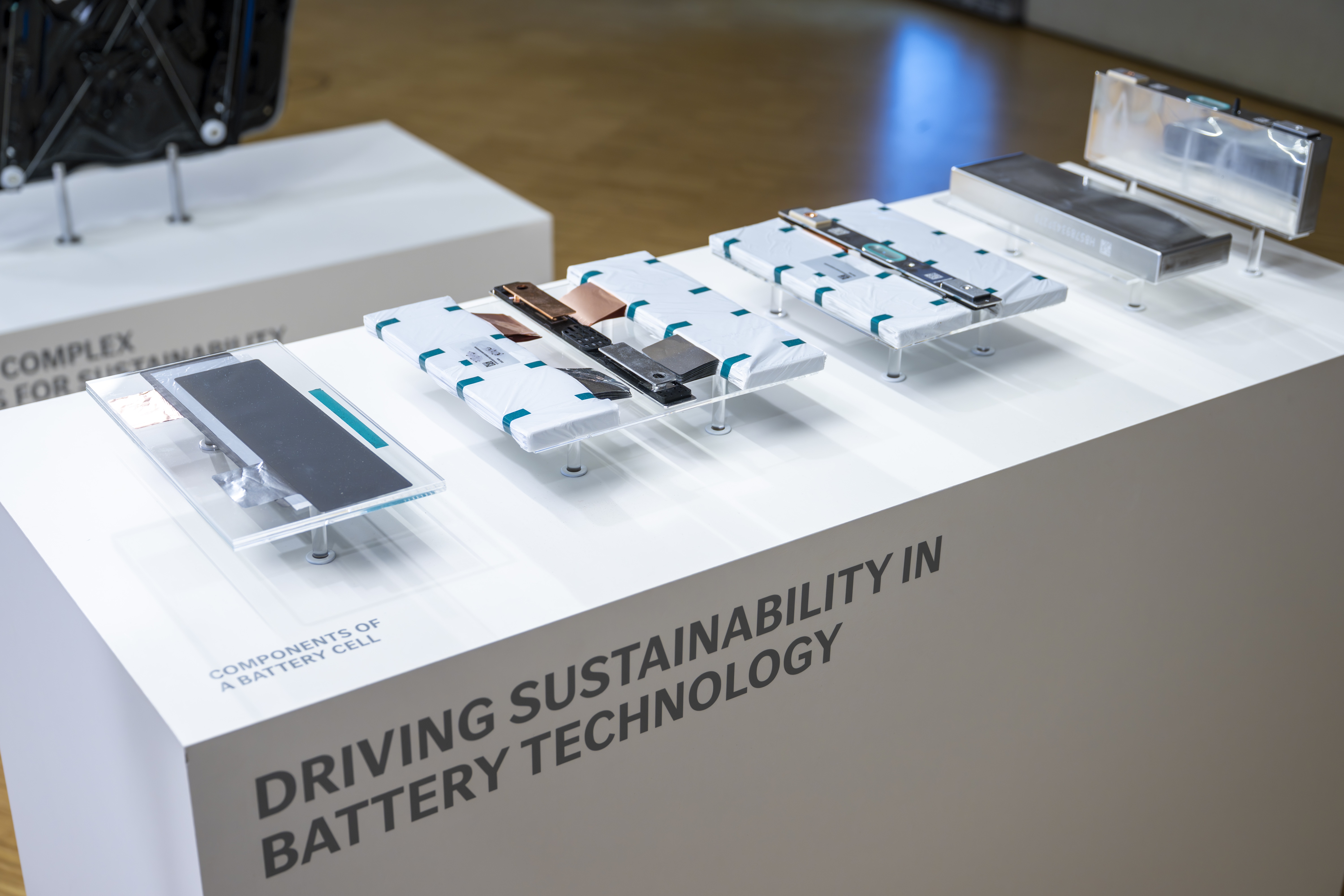 mercedes,  tomorrow xx,  tai che,  xe cu,  xe moi anh 7