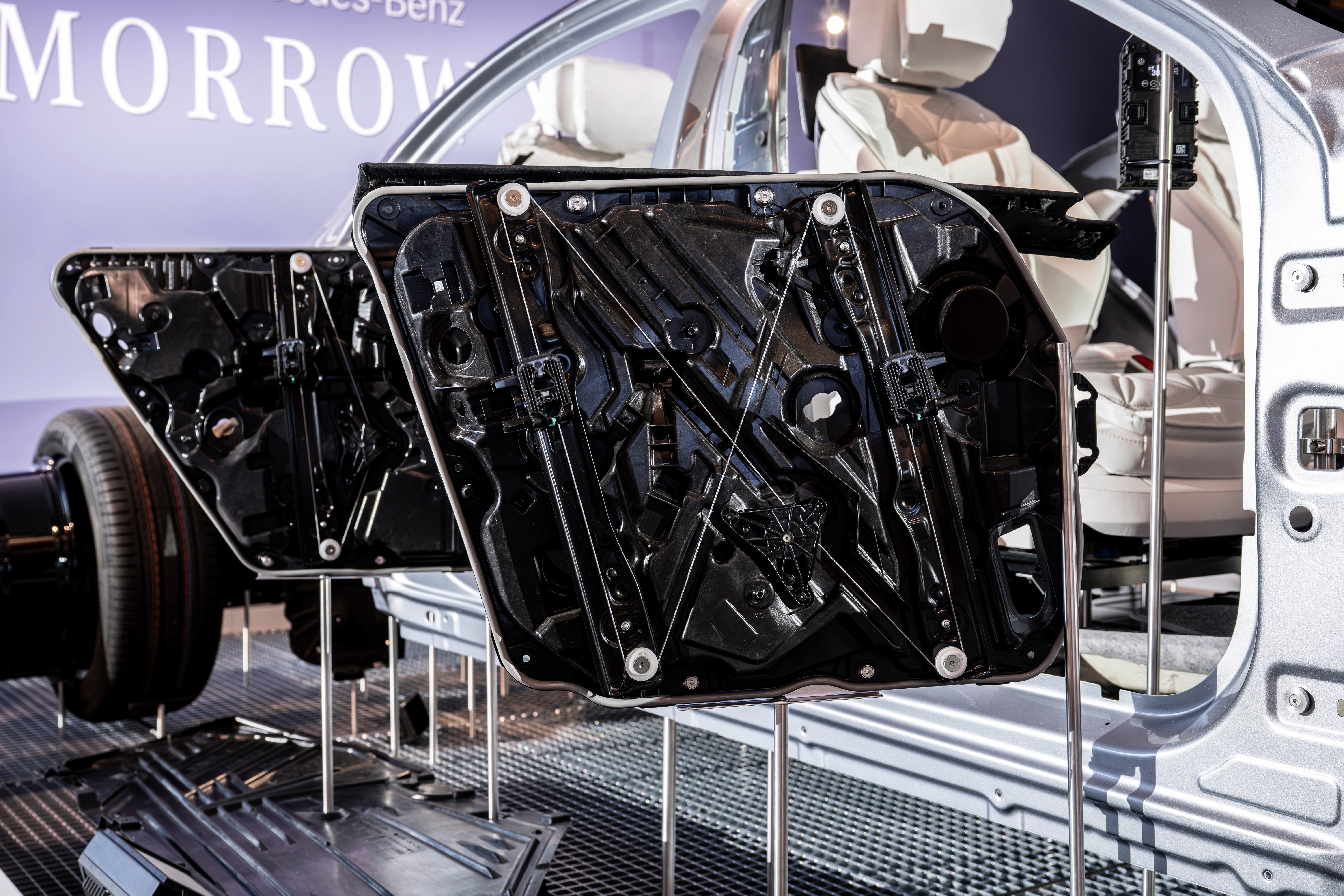 mercedes,  tomorrow xx,  tai che,  xe cu,  xe moi anh 4