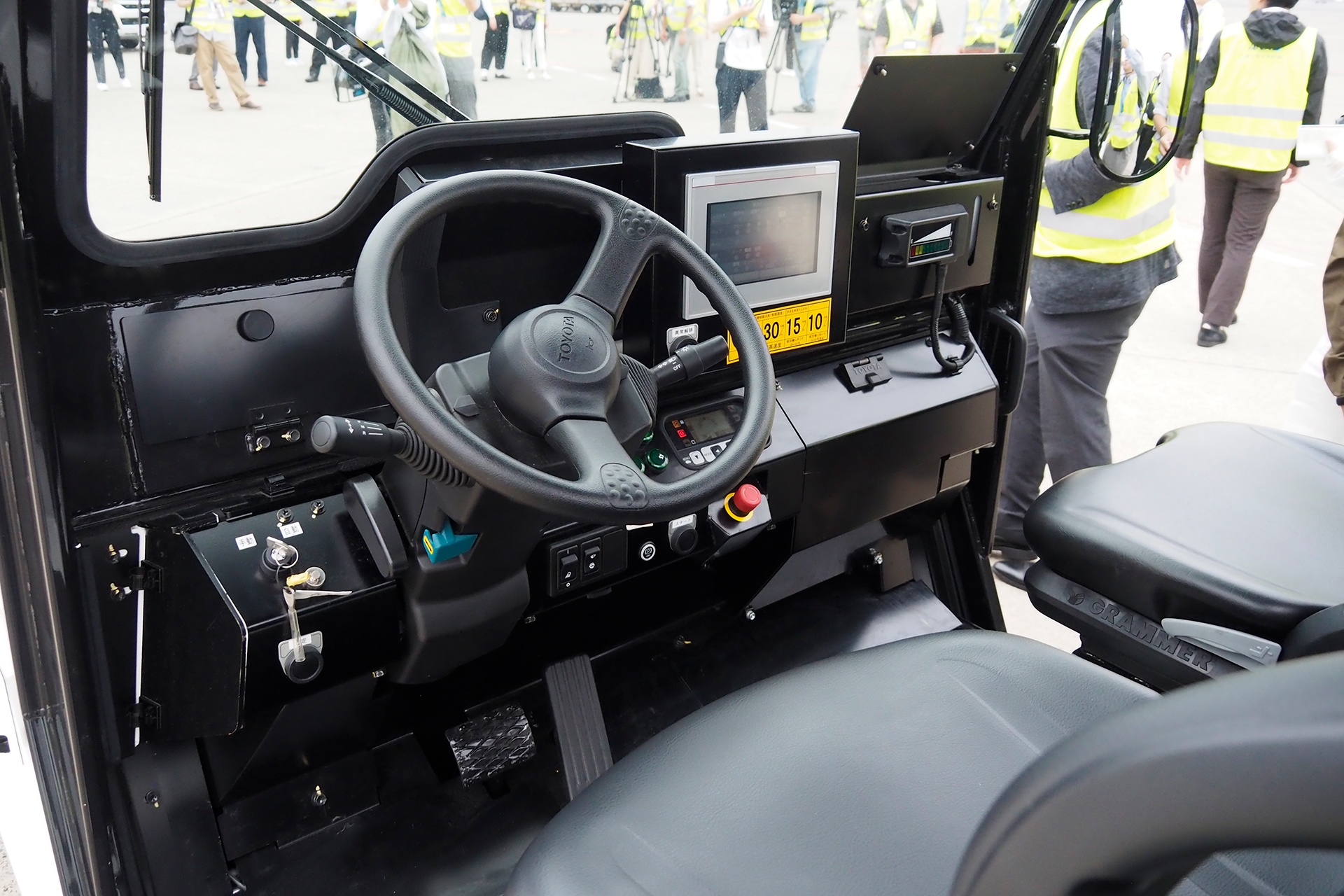 xe dau keo,  tu hanh,  san bay,  nhat ban,  haneda,  toyota anh 8