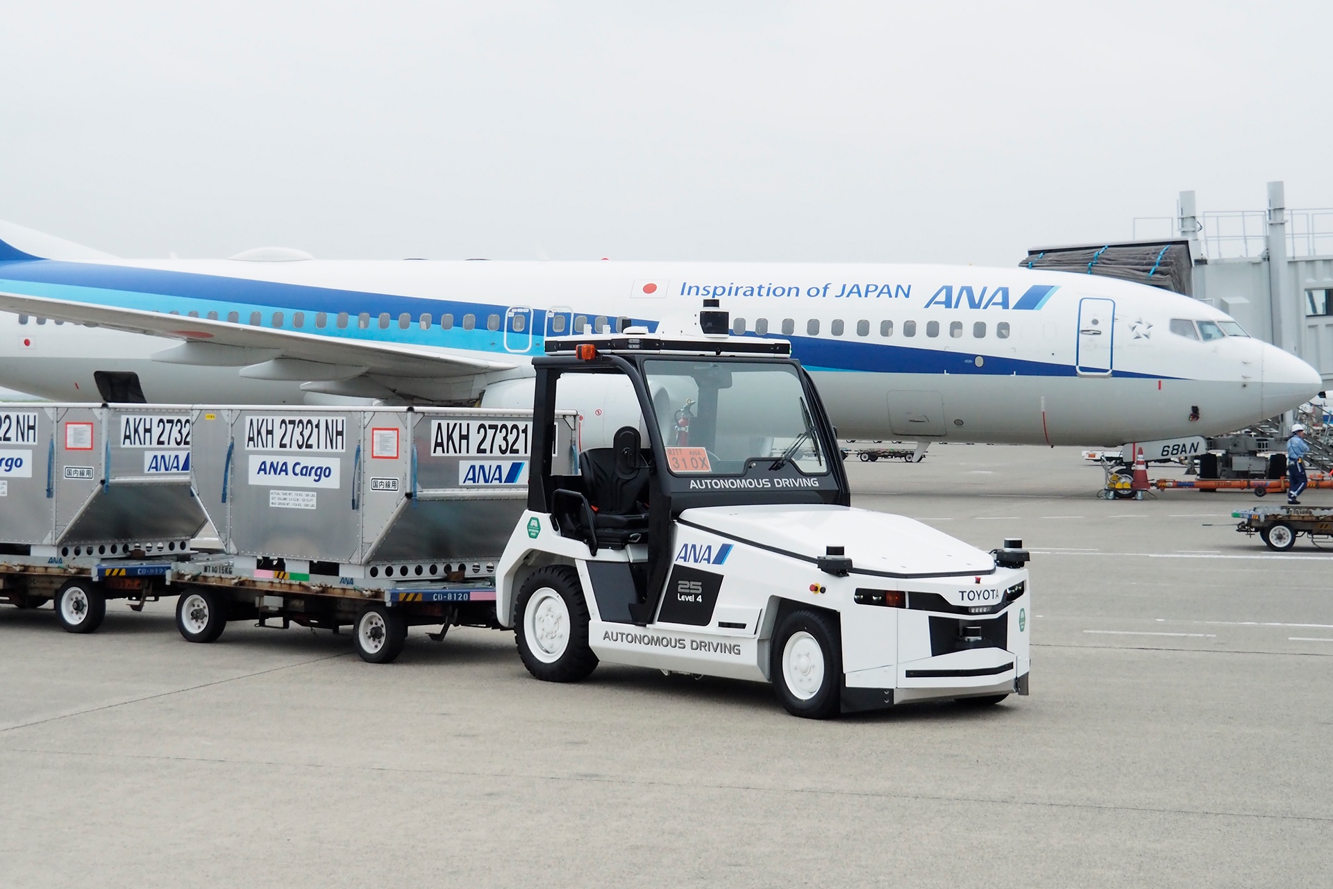 xe dau keo,  tu hanh,  san bay,  nhat ban,  haneda,  toyota anh 1