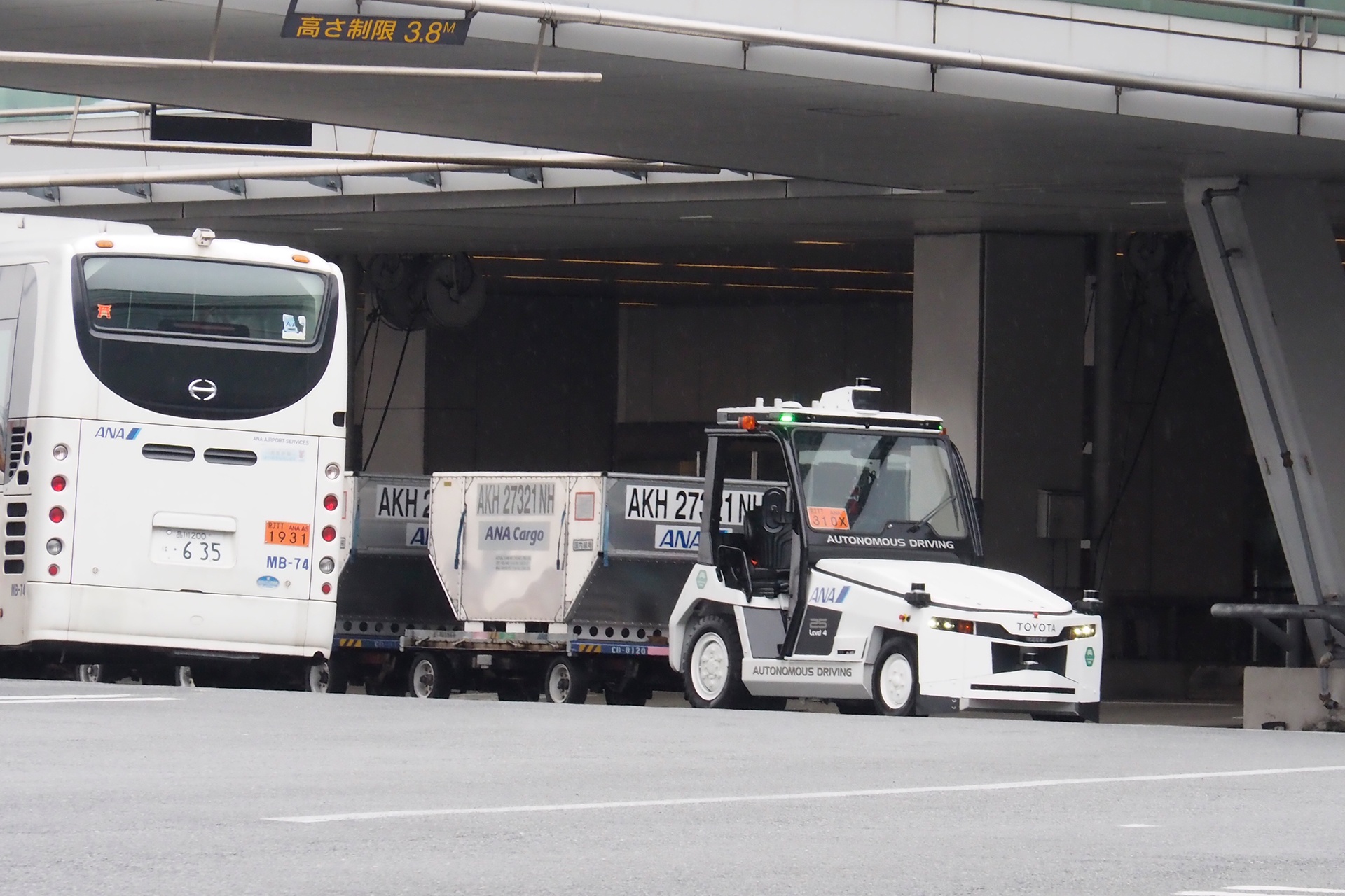 xe dau keo,  tu hanh,  san bay,  nhat ban,  haneda,  toyota anh 10