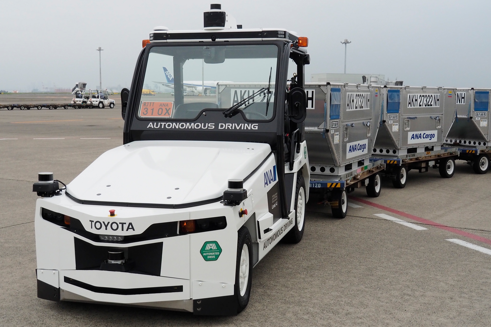 xe dau keo,  tu hanh,  san bay,  nhat ban,  haneda,  toyota anh 3