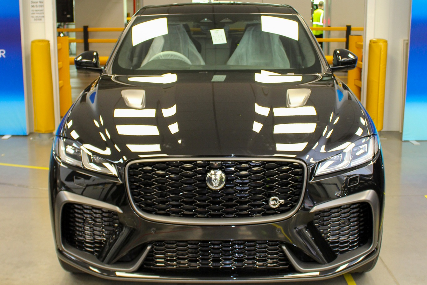 jaguar,  f-pace,  svr,  cuoi cung,  may xang,  dong co dot trong anh 3