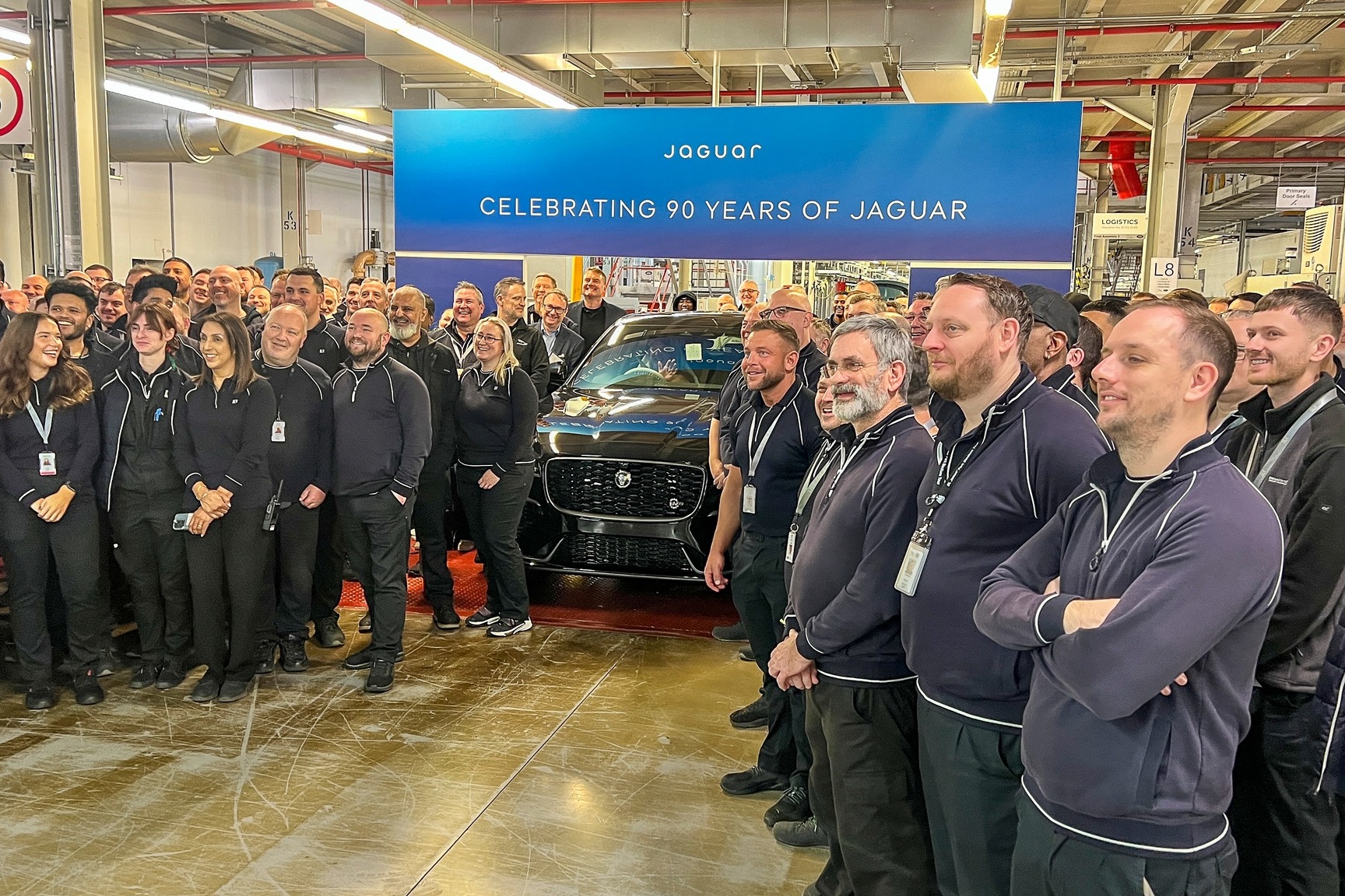 jaguar,  f-pace,  svr,  cuoi cung,  may xang,  dong co dot trong anh 1