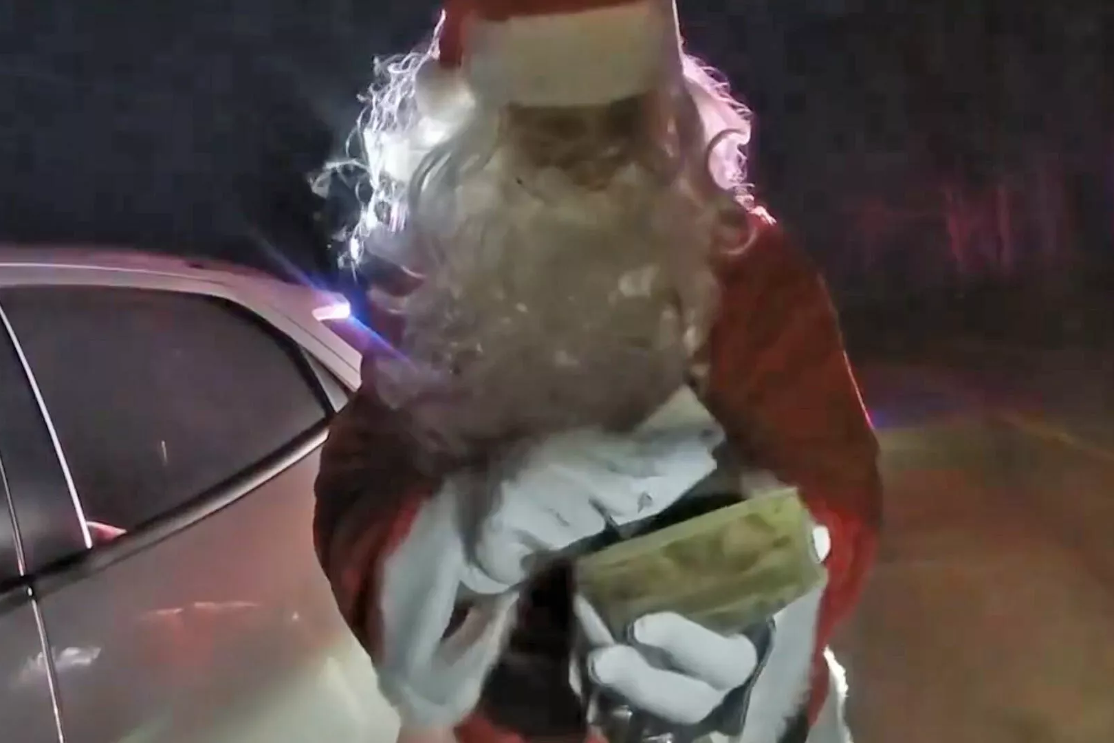 Ong gia Noel bi canh sat 'tuyt coi' vi chay qua toc do hinh anh