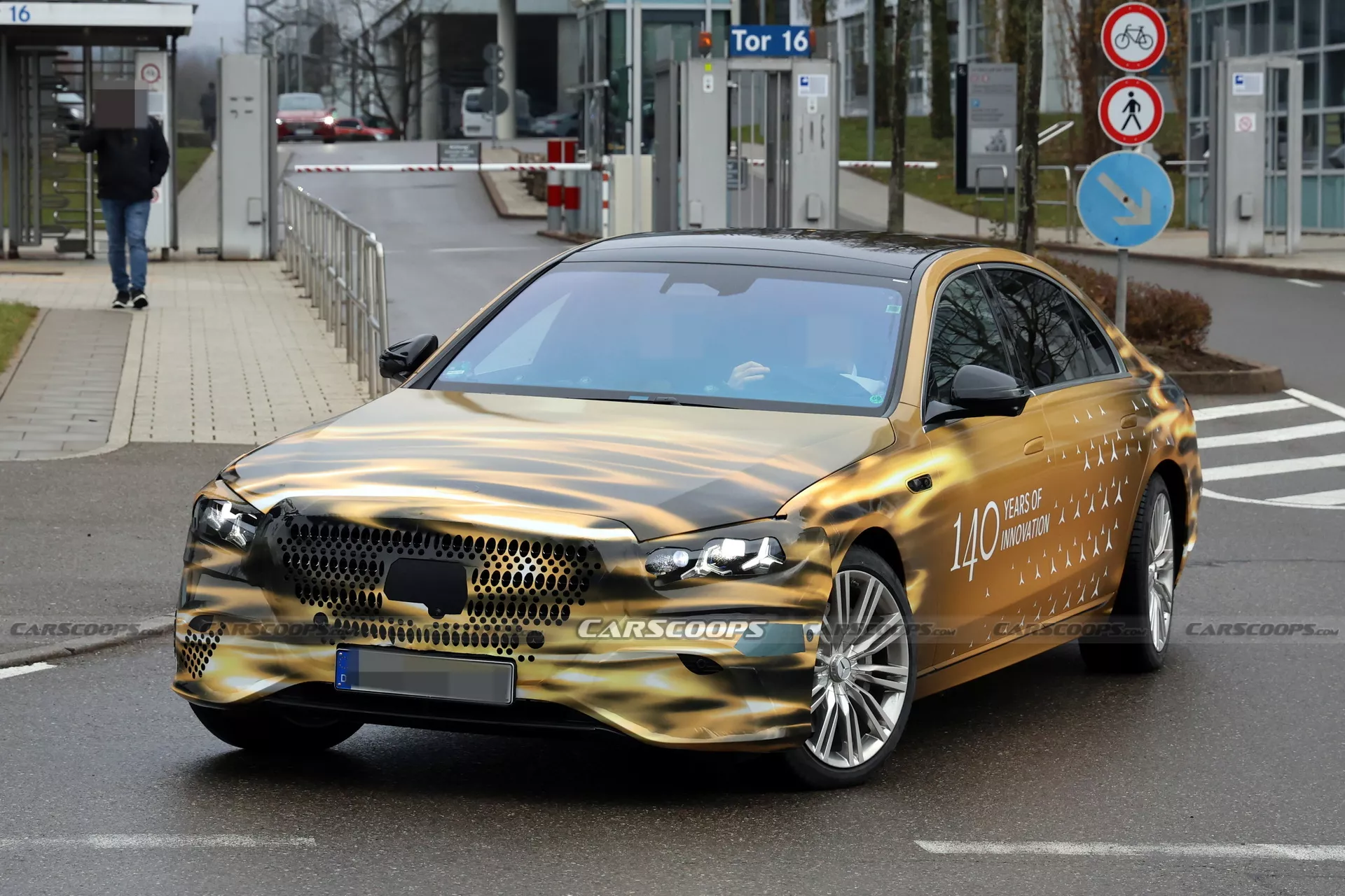 Mercedes-Benz S-Class ban nang cap giua vong doi lo dien hinh anh