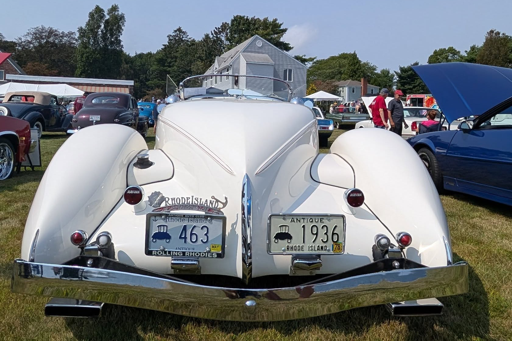 Tai sao tai My co xe mang nhieu bien so? hinh anh