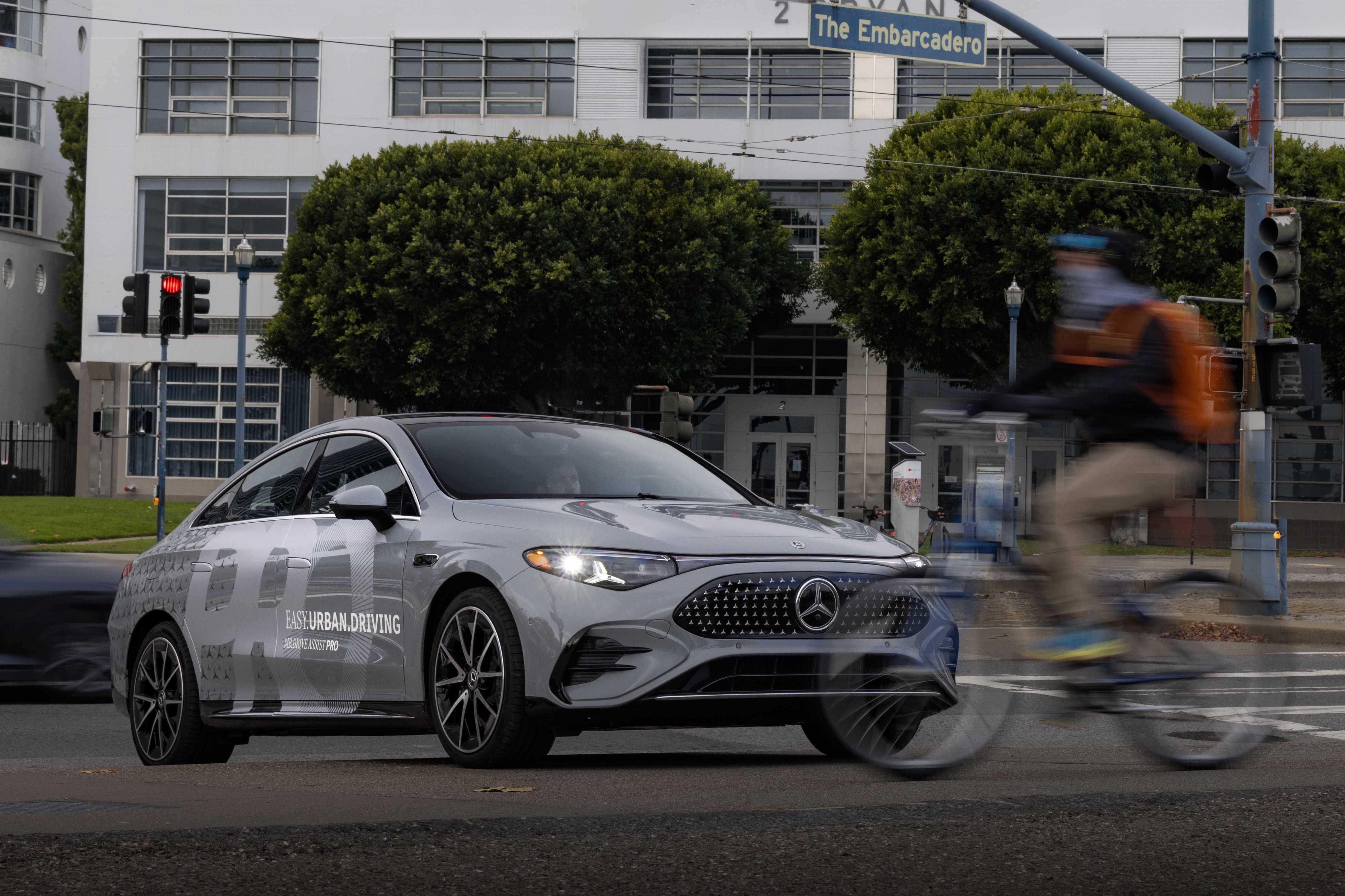 mercedes,  mercedes-benz,  tu lai,  tesla,  fsd anh 1