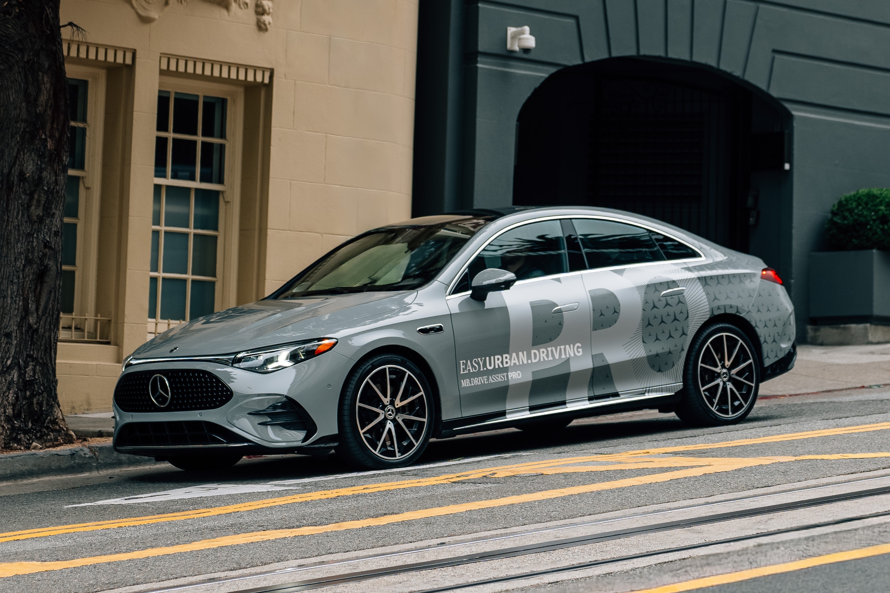 Mercedes-Benz trien khai cong nghe tu lai tai My, canh tranh Tesla hinh anh