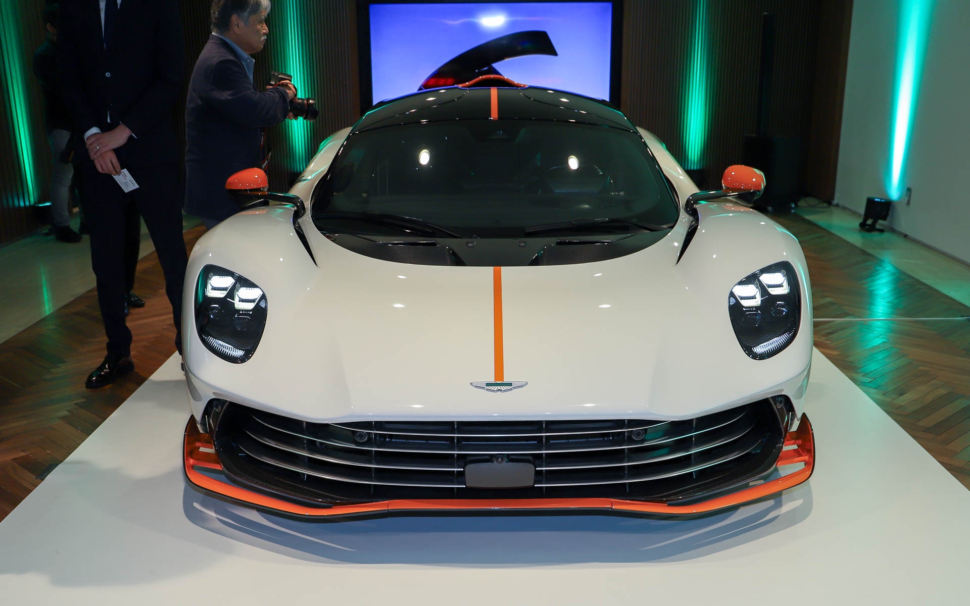 Chi tiet sieu xe Aston Martin Valhalla tai Nhat Ban hinh anh