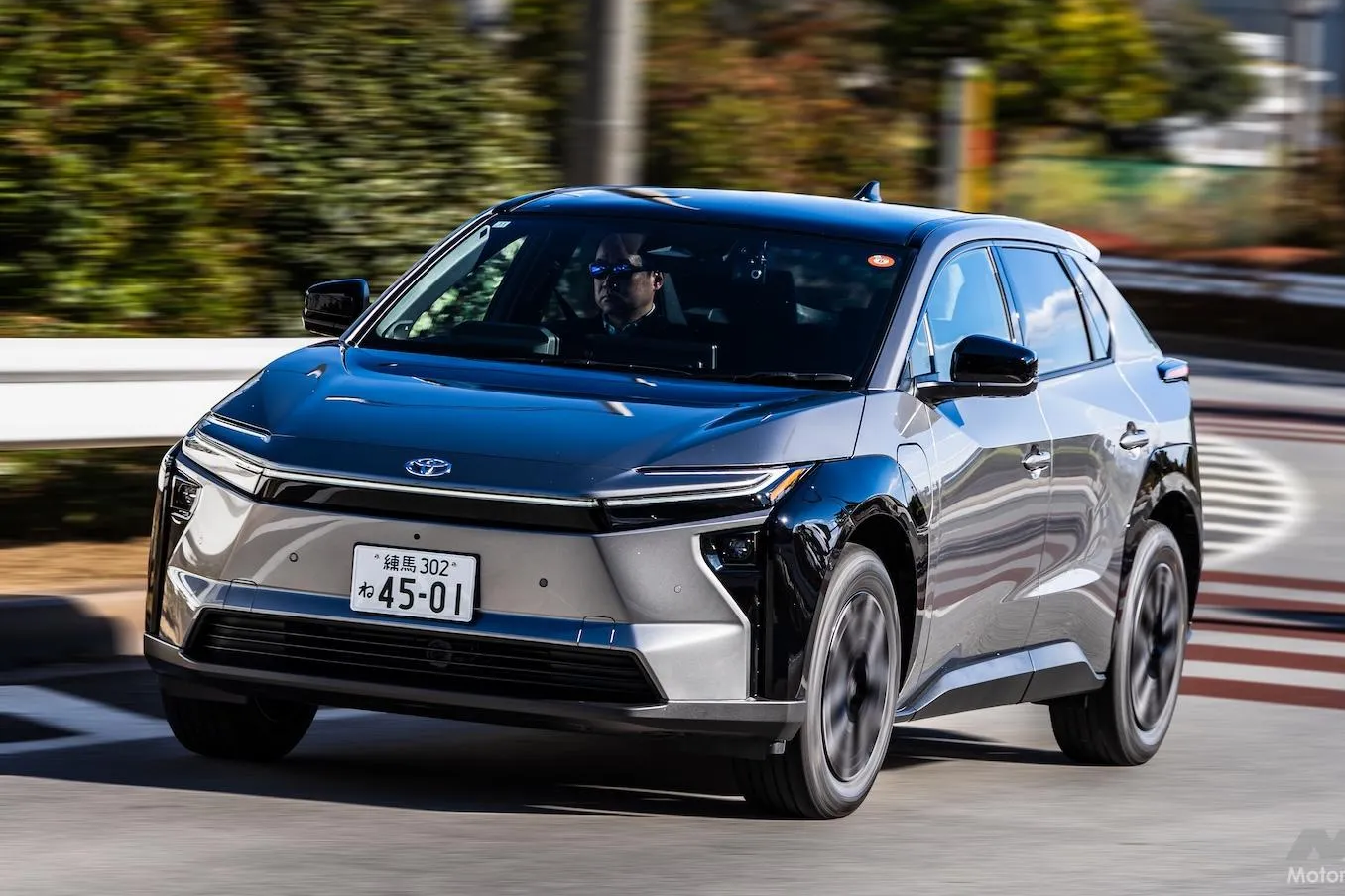 Toyota bZ4X dan dau doanh so xe dien tai Nhat Ban 3 thang lien tiep hinh anh