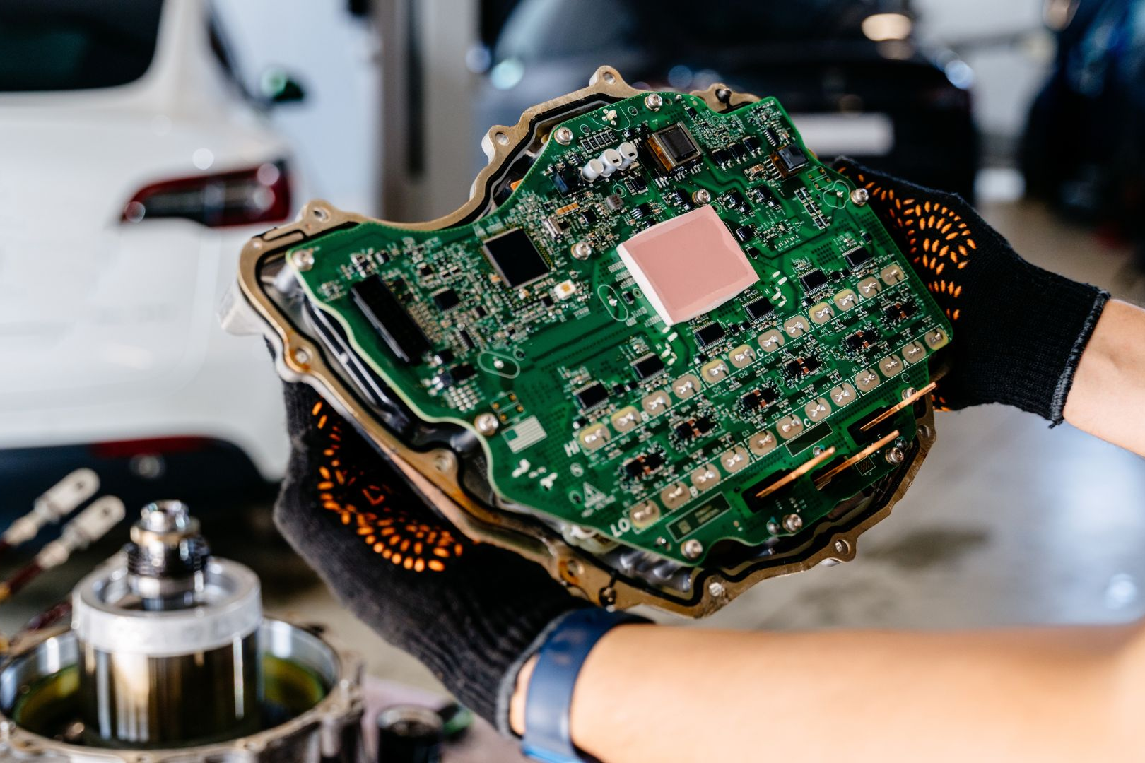 Cac hang xe 'nin tho' truoc cuoc chien chip Nexperia hinh anh