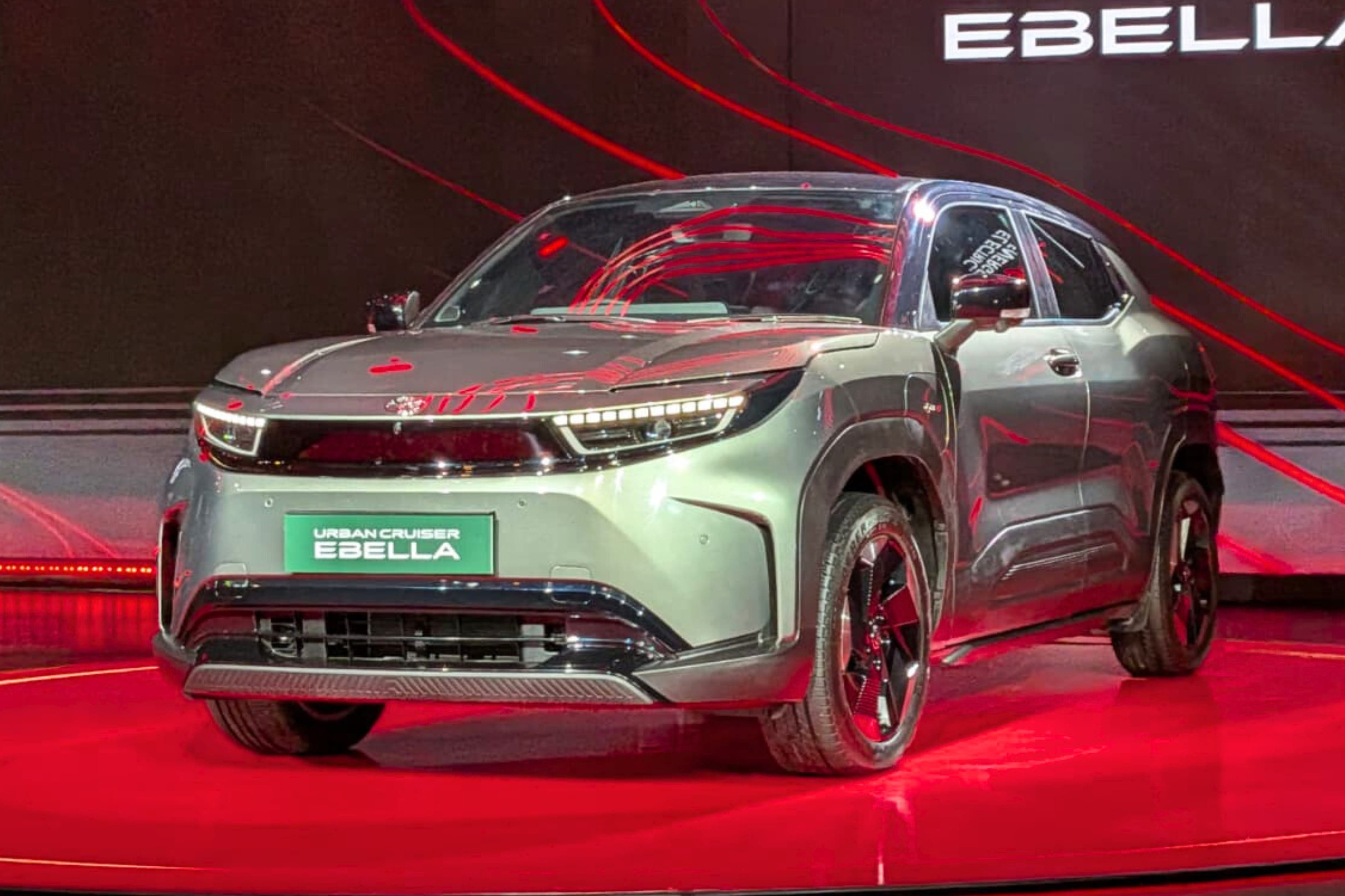 Urban Cruiser Ebella - mau xe dien Toyota dau tien tai An Do hinh anh