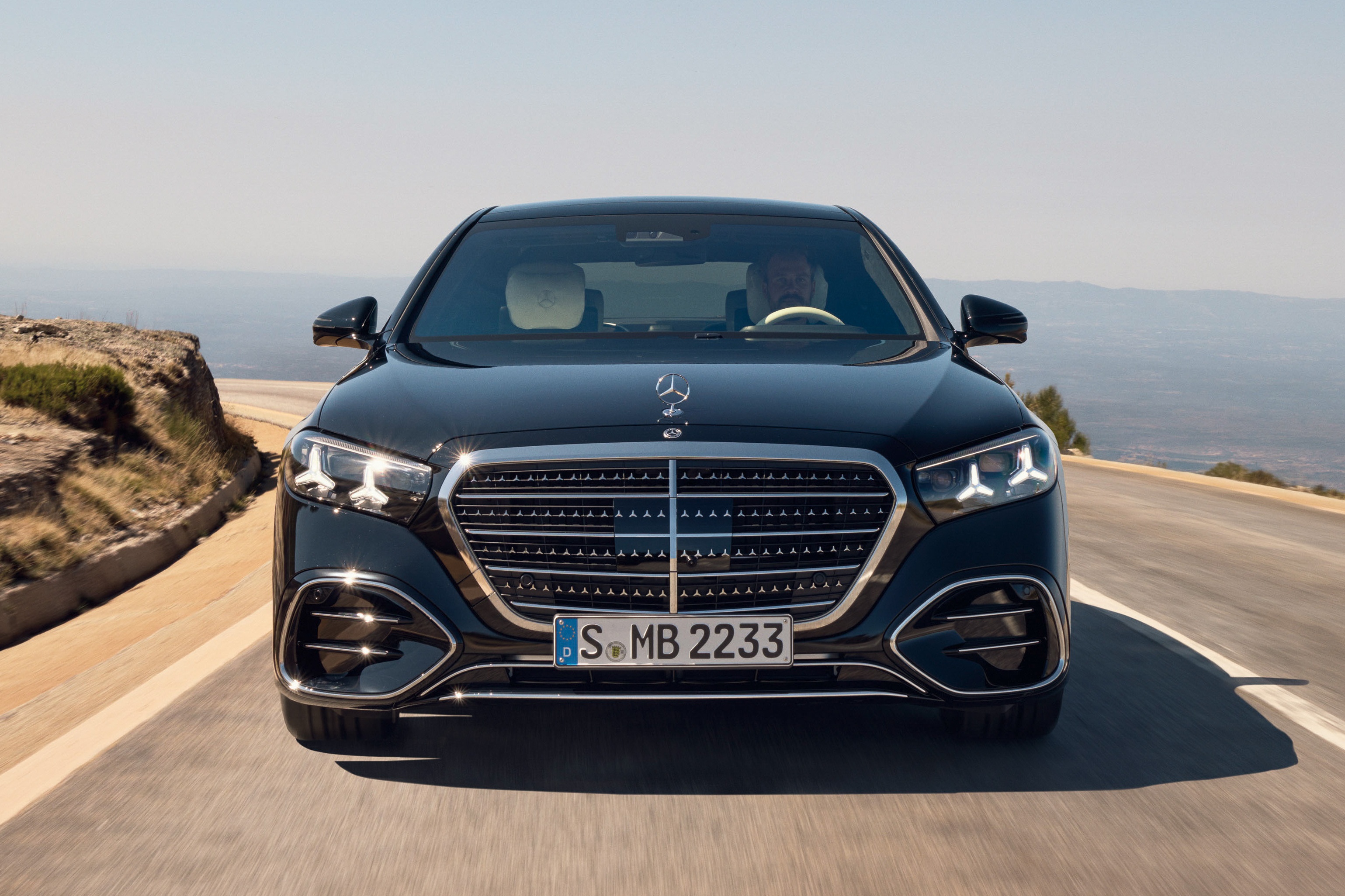 Mercedes-Benz S-Class phien ban moi co gi dac biet? hinh anh