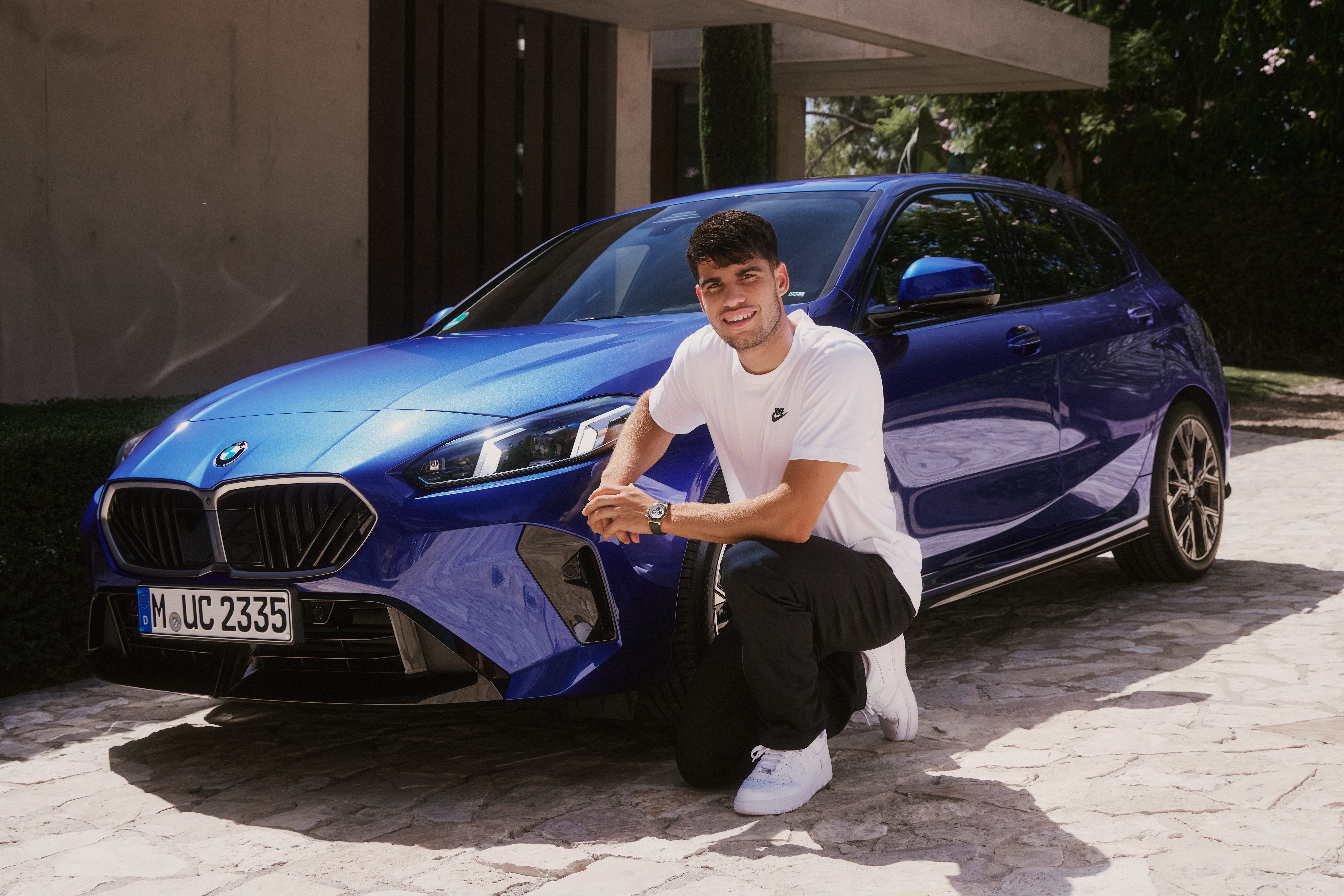 Bat ngo truoc chiec xe su dung hang ngay cua Carlos Alcaraz hinh anh