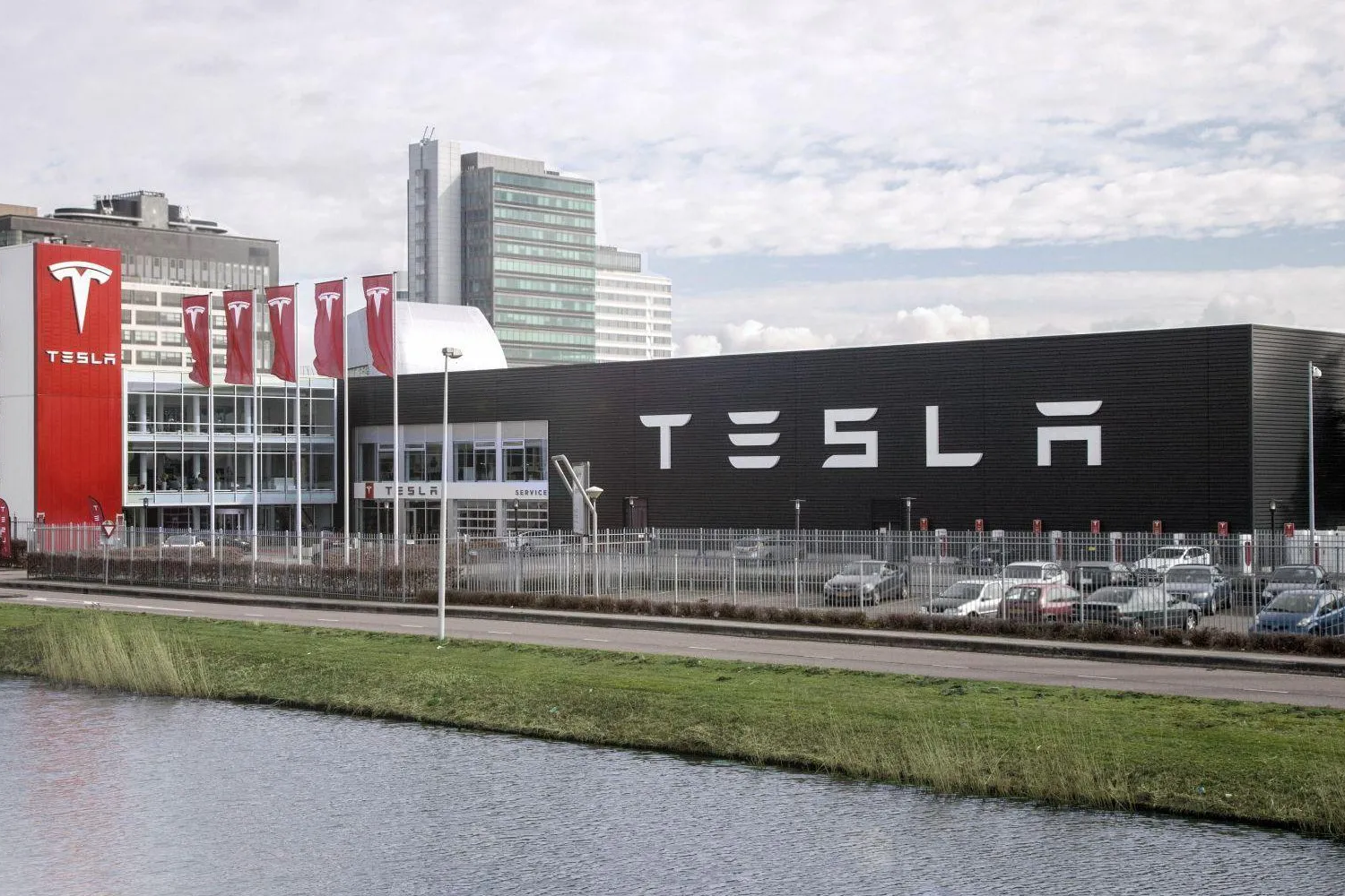 ha lan,  tesla,  xe dien,  ev,  doanh so anh 2